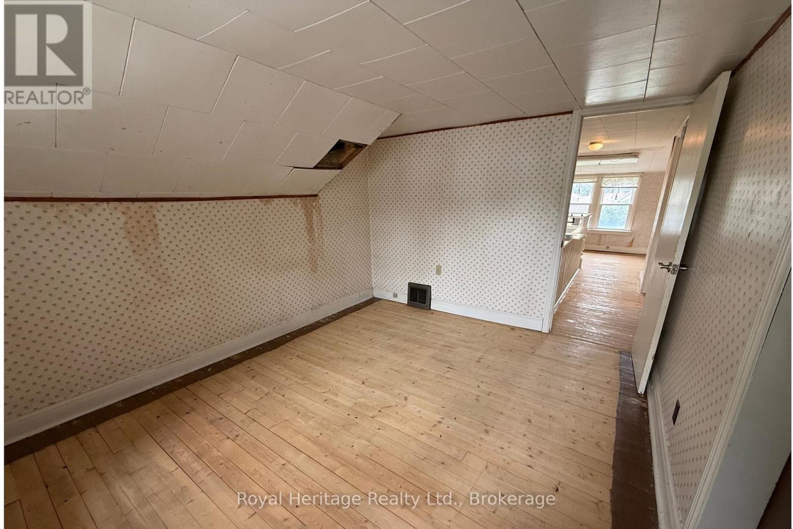 12 DUFFERIN STREET - Image 24