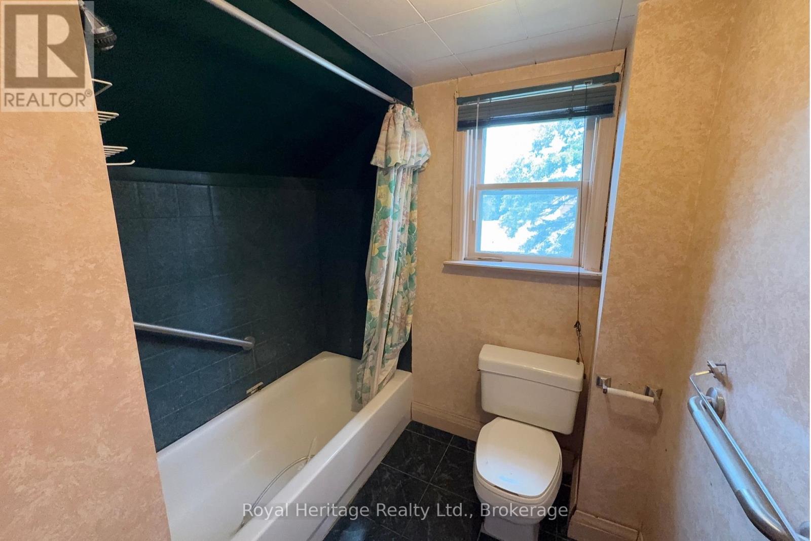 12 DUFFERIN STREET - Image 29