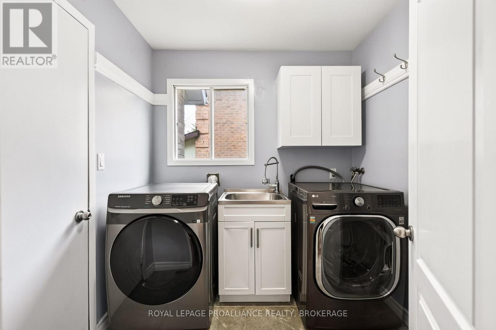 1093 BAUDER CRESCENT - Image 21