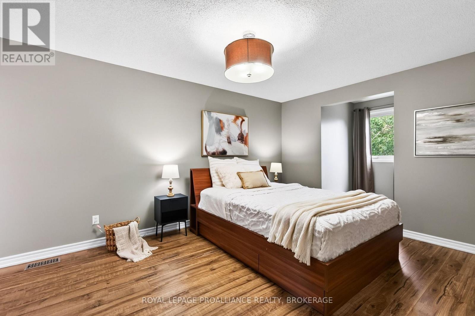 1093 BAUDER CRESCENT - Image 24