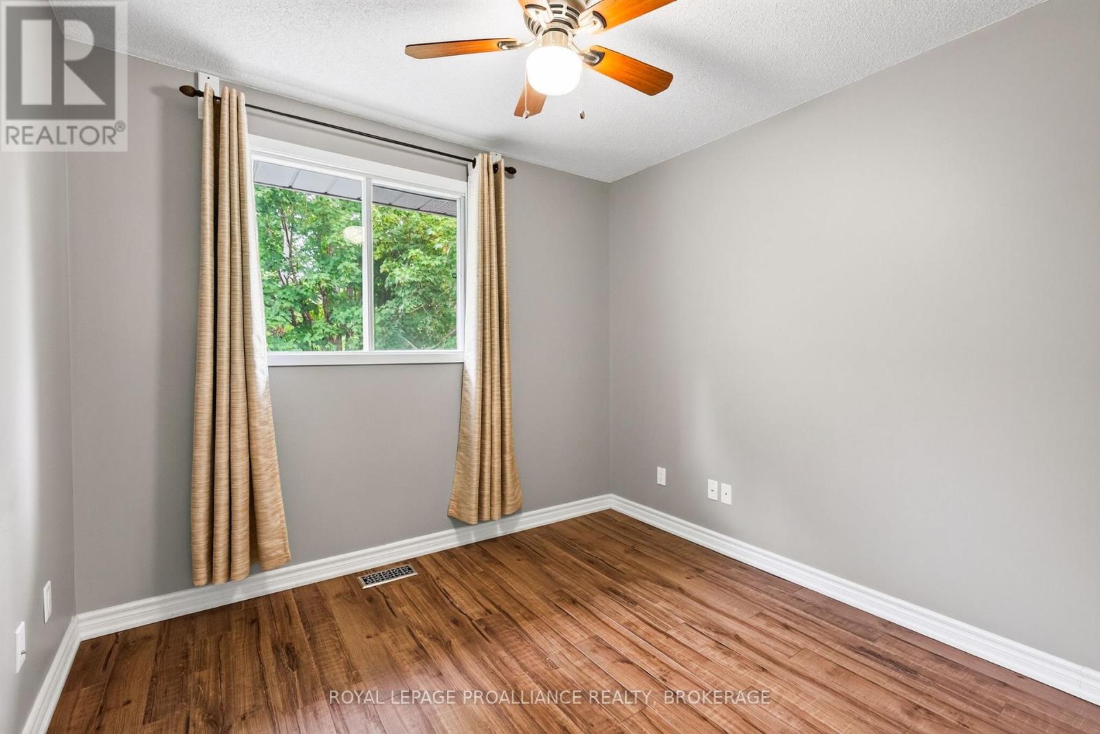 1093 BAUDER CRESCENT - Image 28