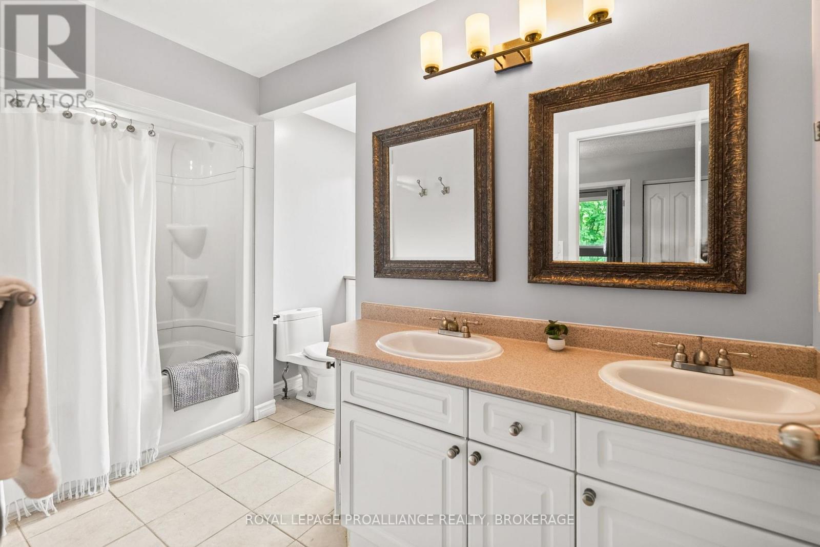 1093 BAUDER CRESCENT - Image 36