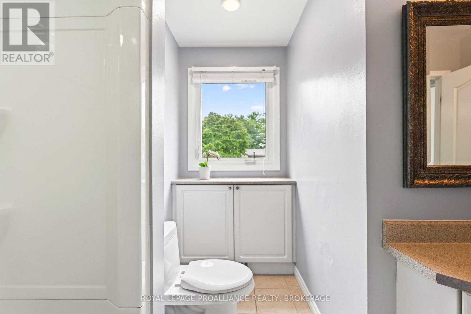 1093 BAUDER CRESCENT - Image 37