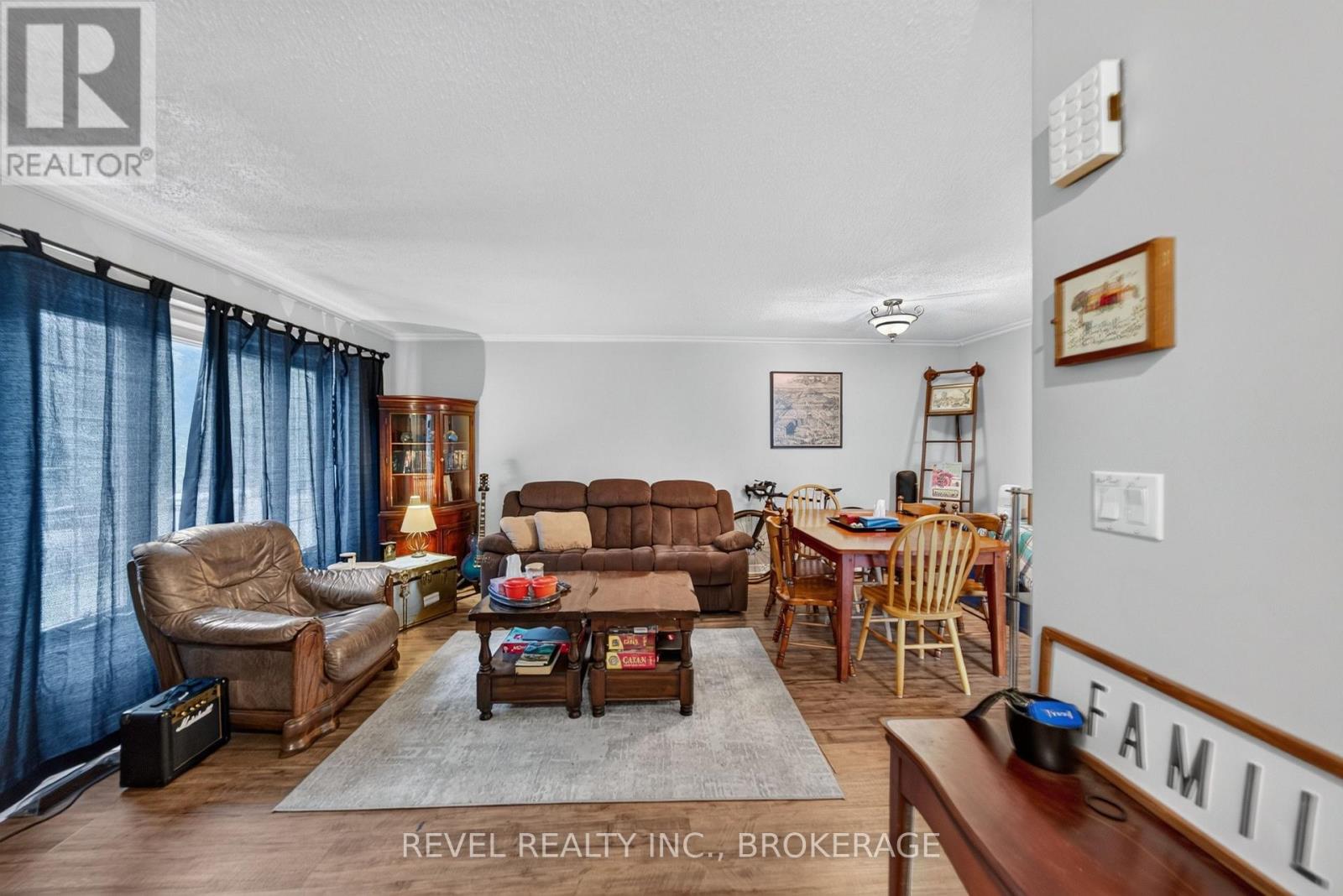 986 KILLARNEY CRESCENT - 4