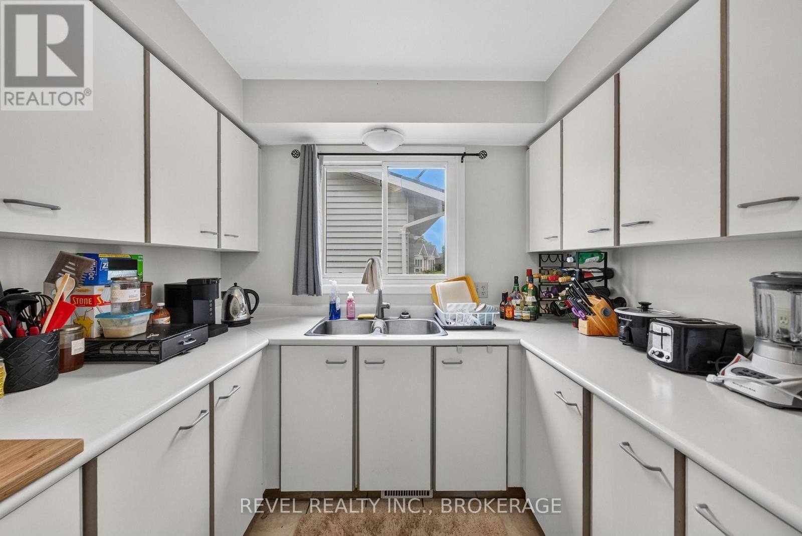 986 KILLARNEY CRESCENT - 9