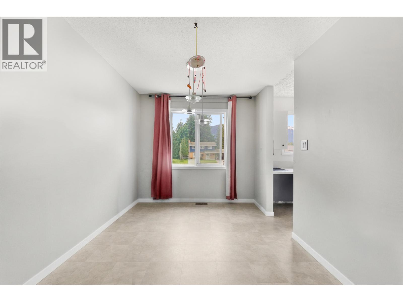 1337 TWEEDSMUIR AVENUE - 7