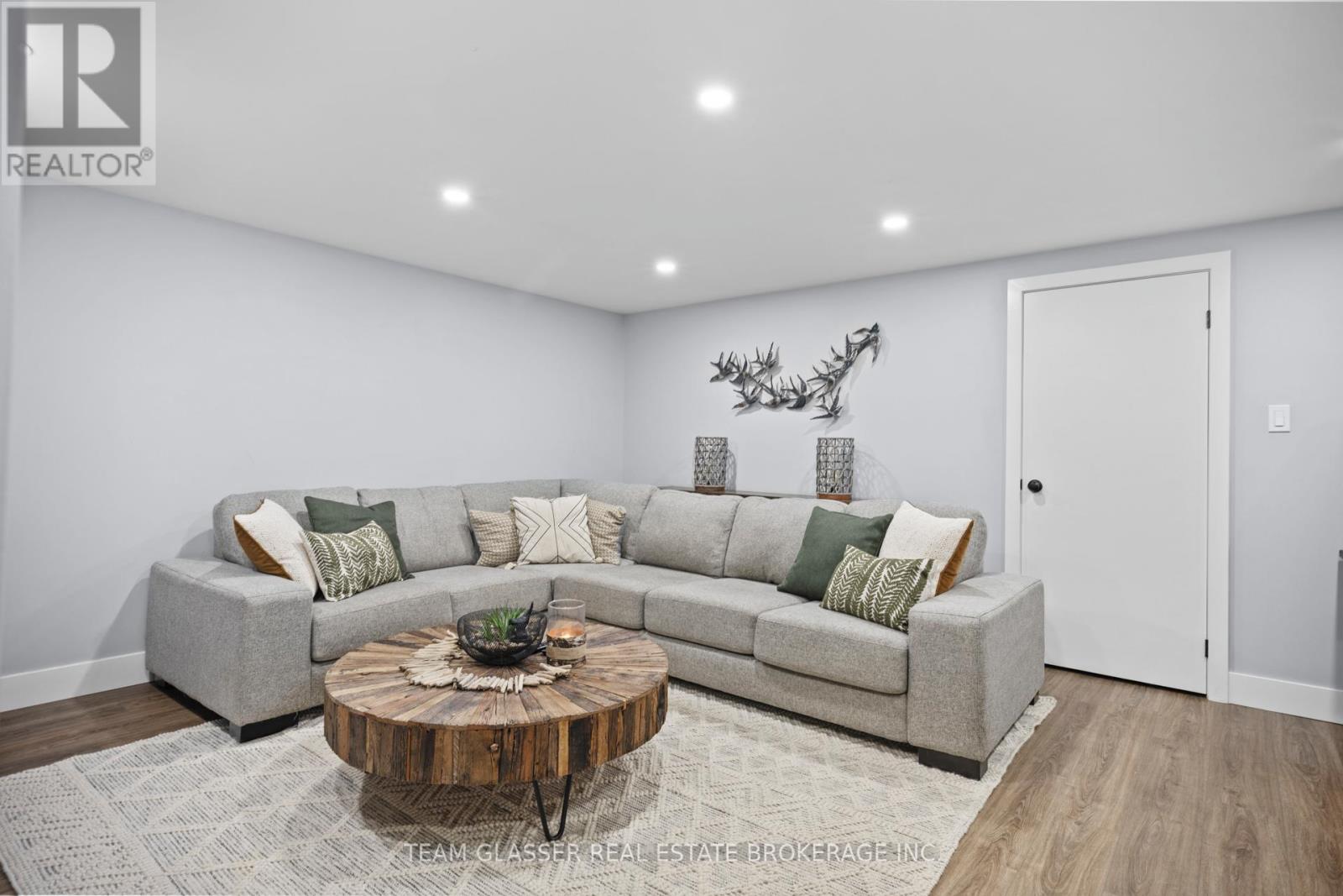 20 PARKVIEW DRIVE - Image 34
