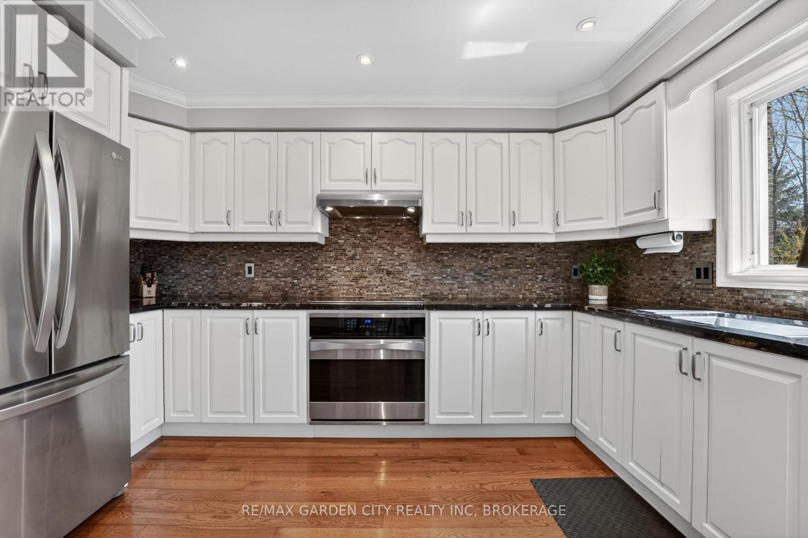 734 BRIGADOON DRIVE - 11