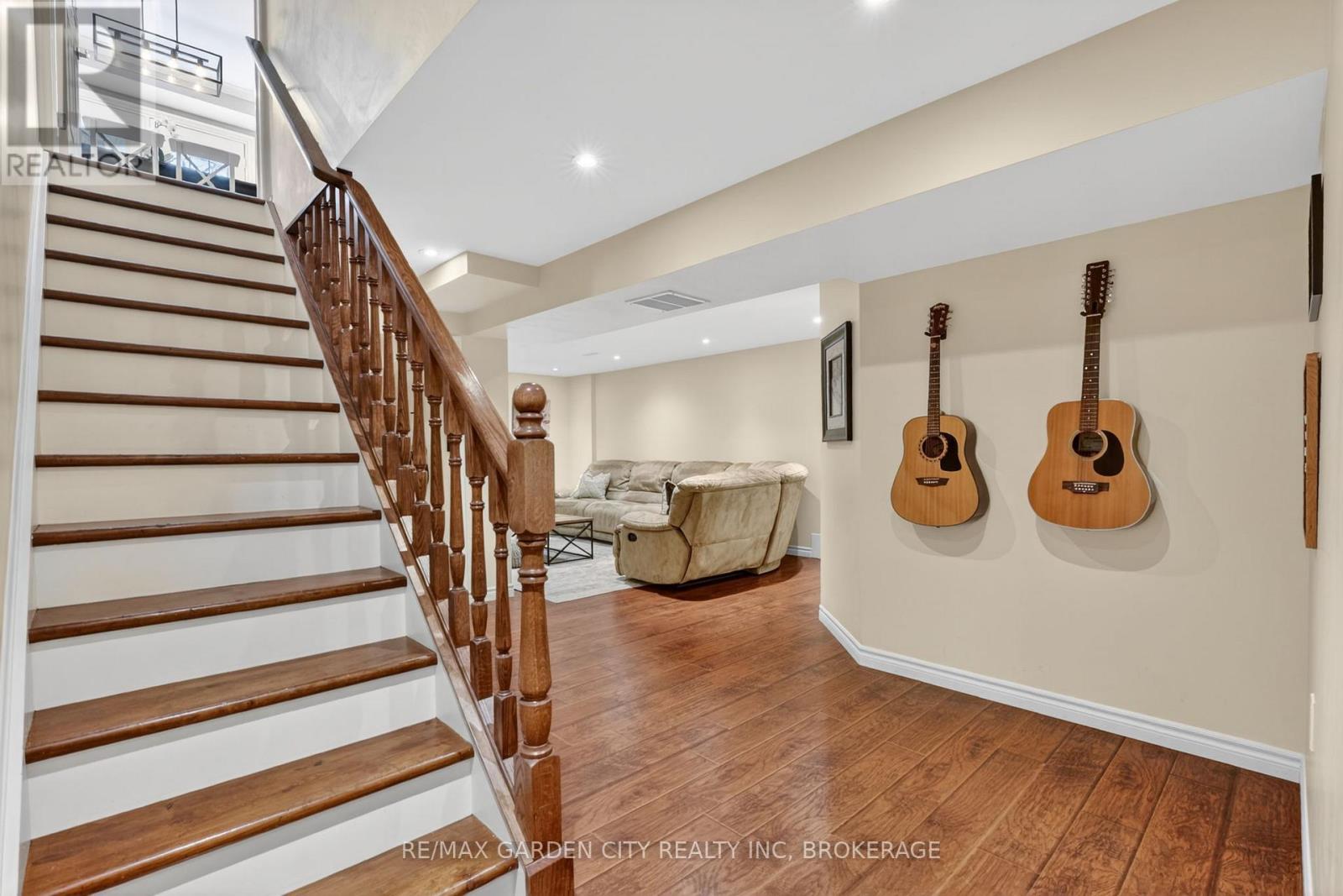 734 BRIGADOON DRIVE - 31