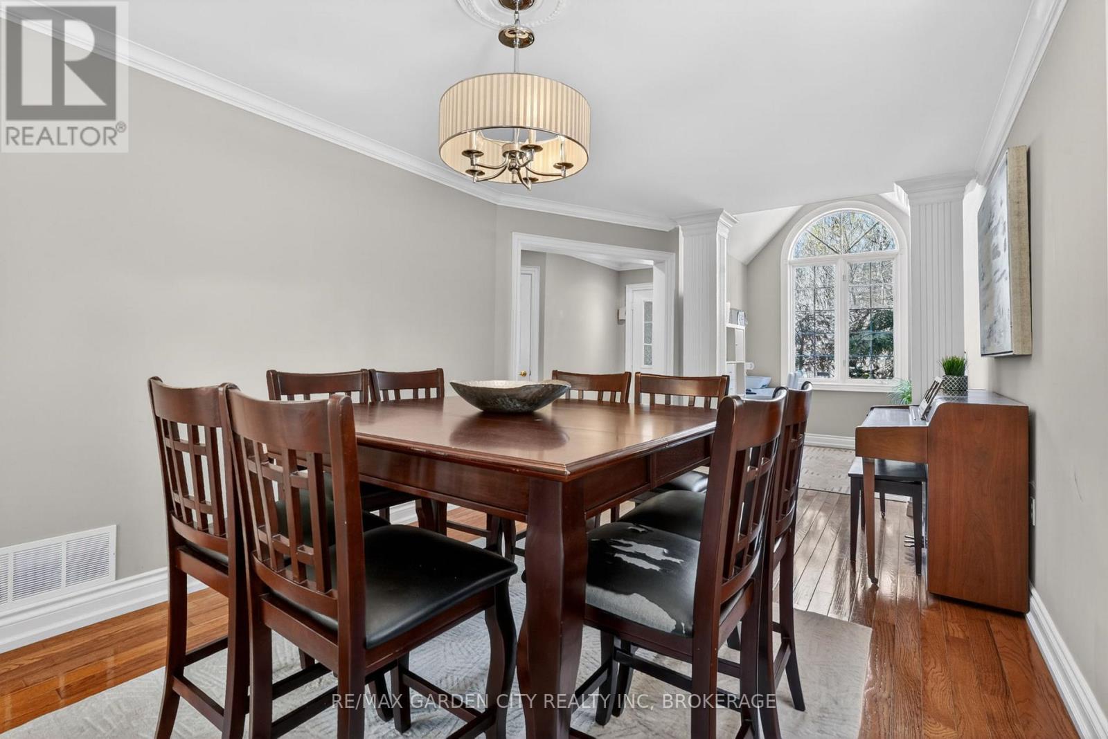 734 BRIGADOON DRIVE - 7