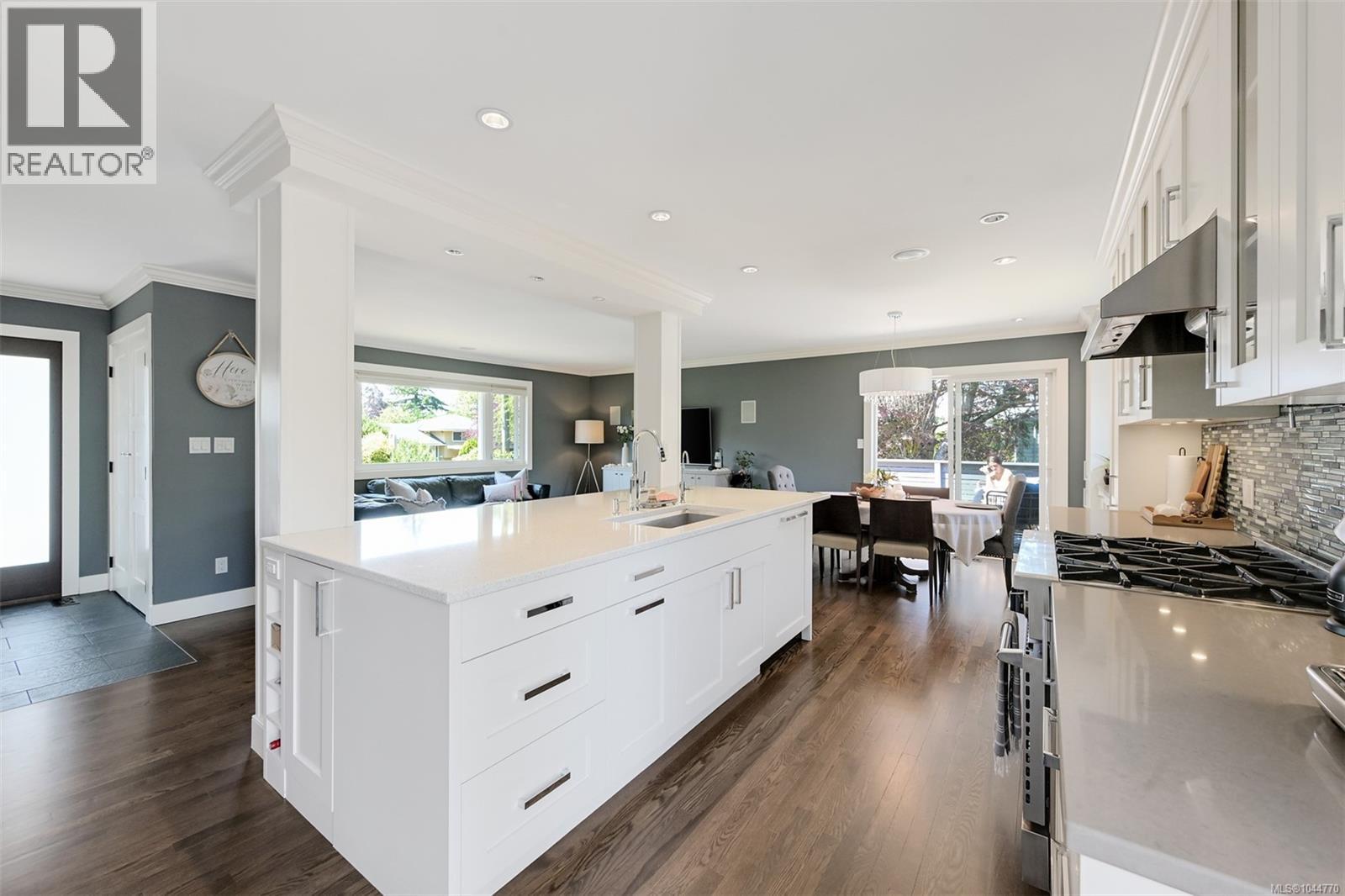  1762 Midgard Avenue, Saanich