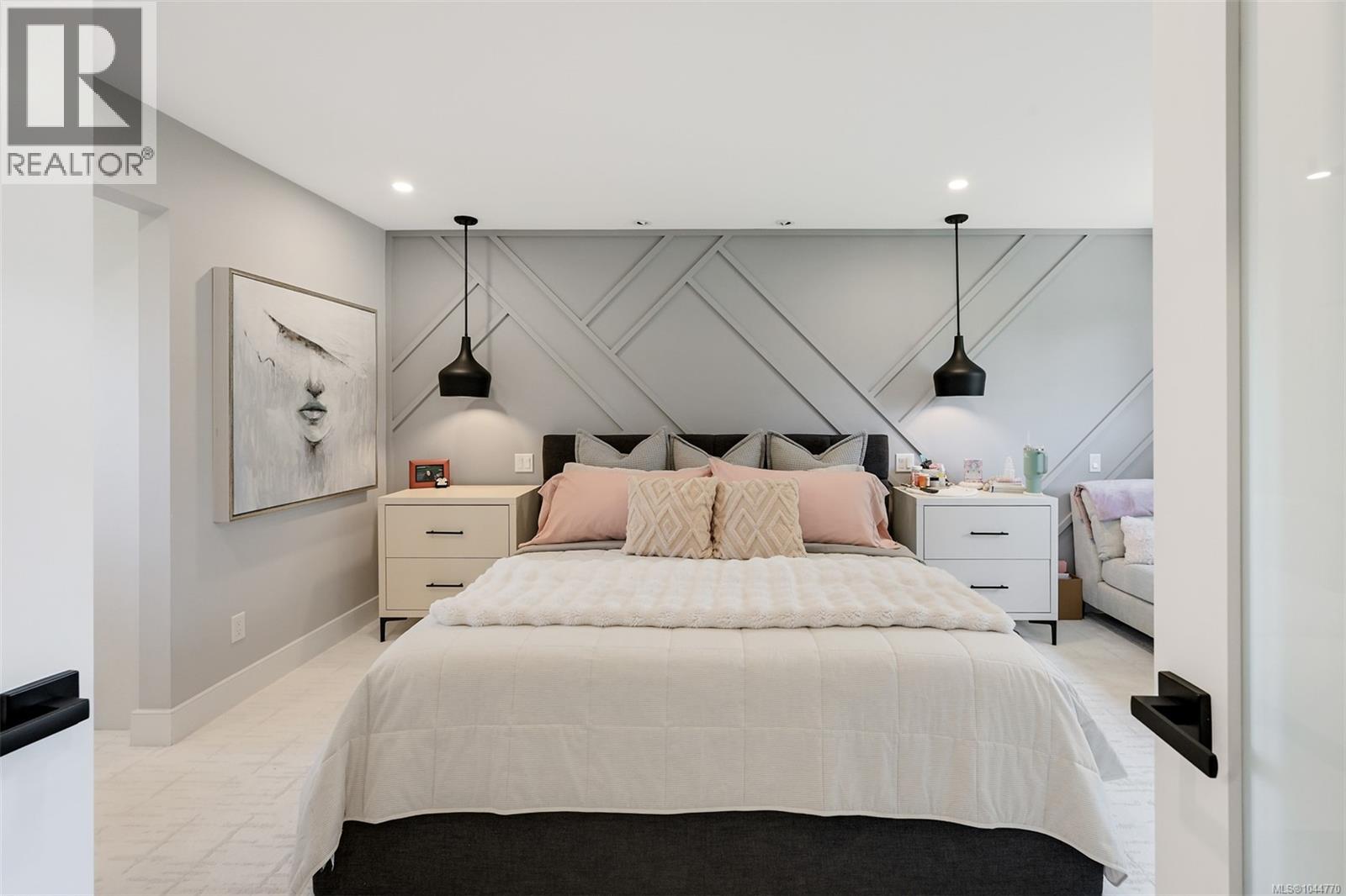  1762 Midgard Avenue, Saanich