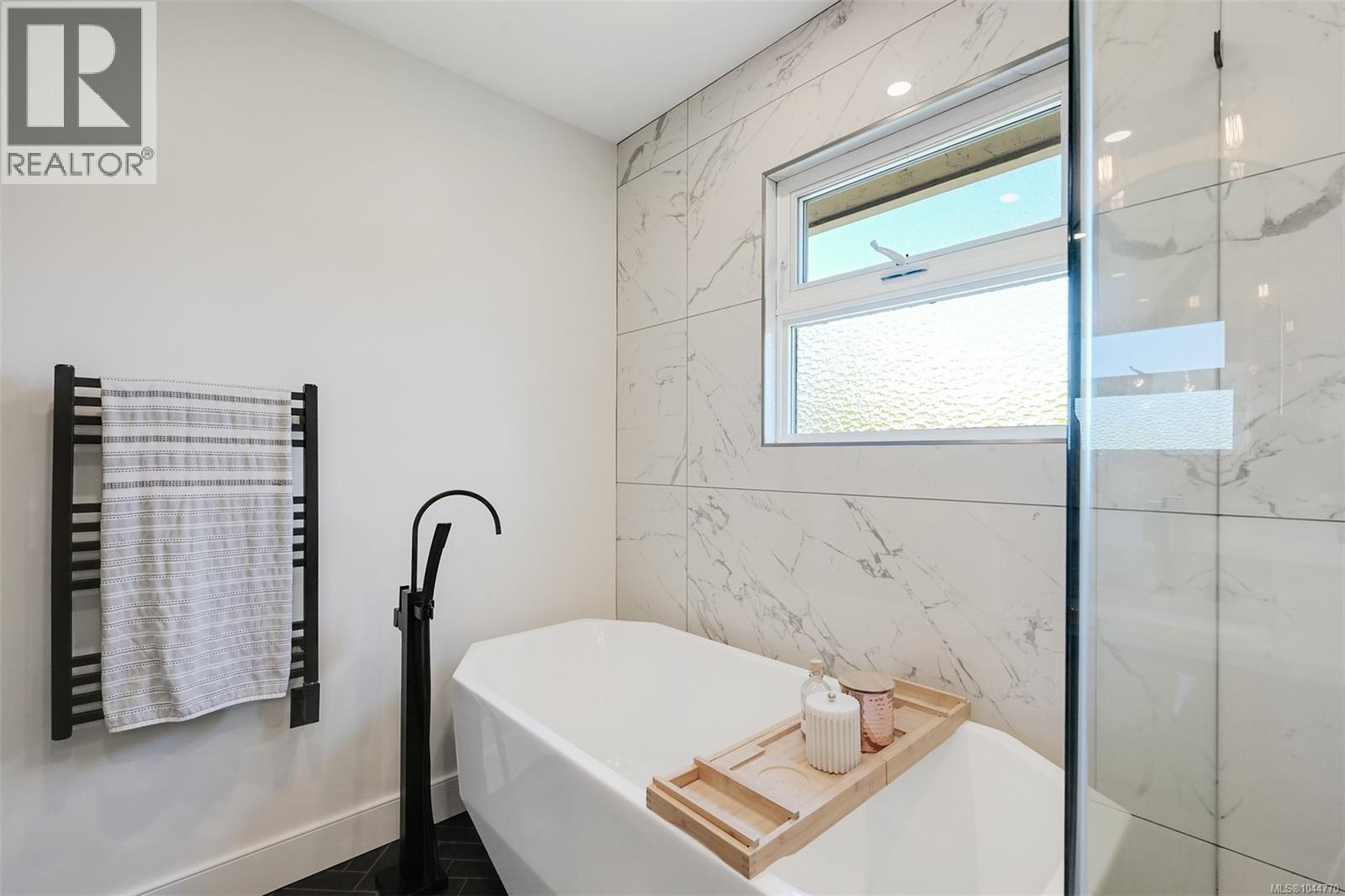  1762 Midgard Avenue, Saanich