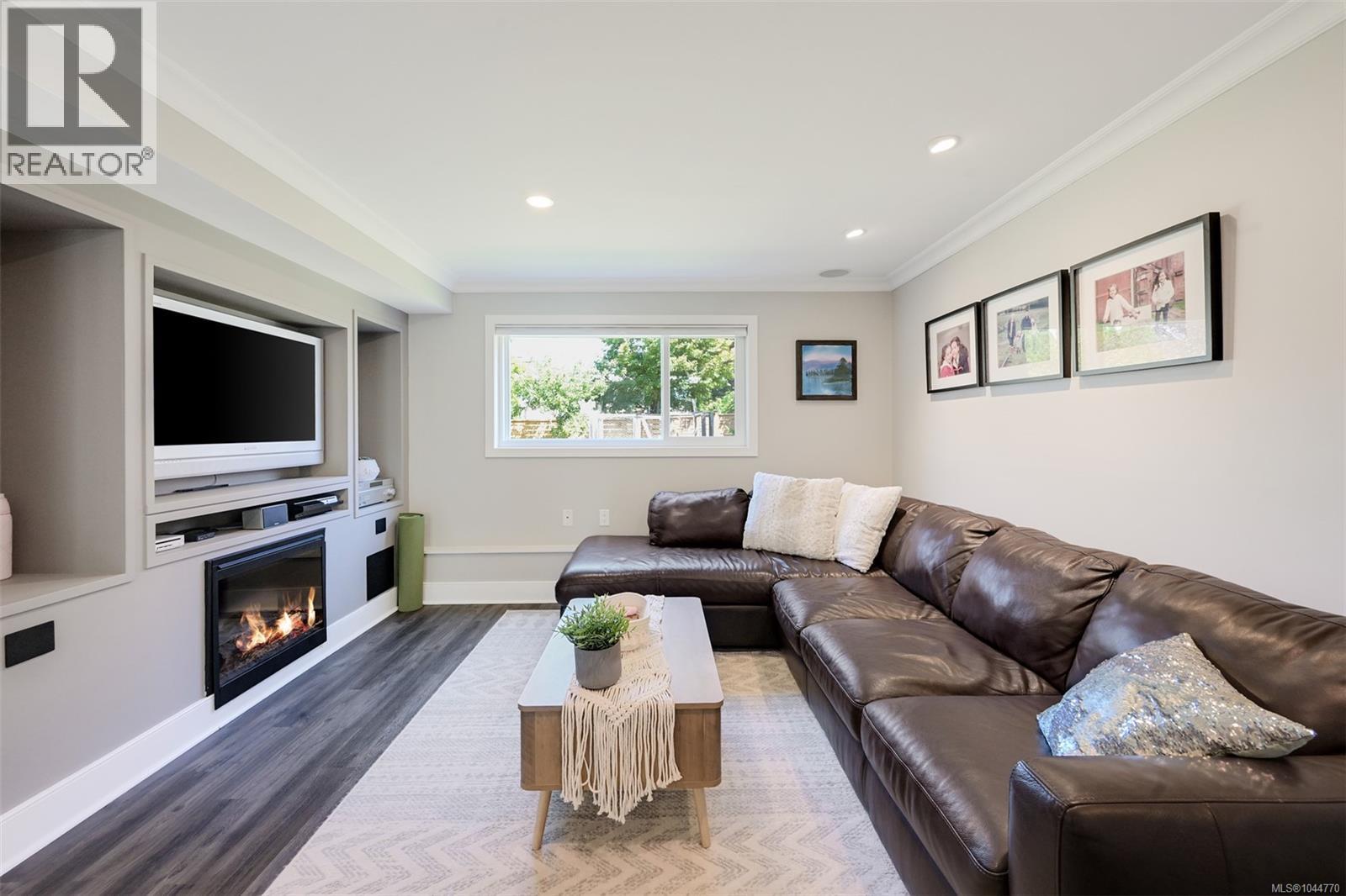  1762 Midgard Avenue, Saanich