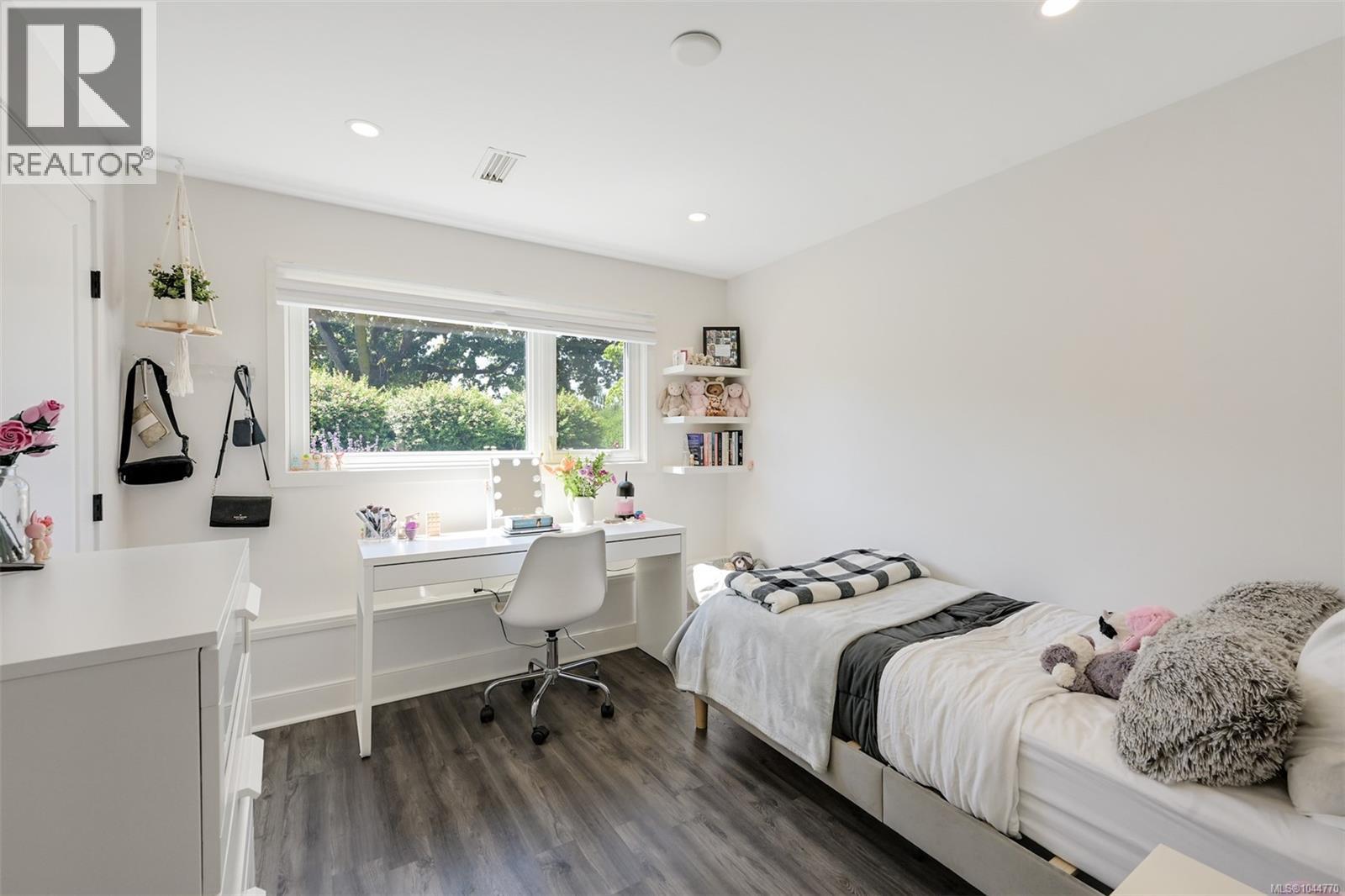  1762 Midgard Avenue, Saanich