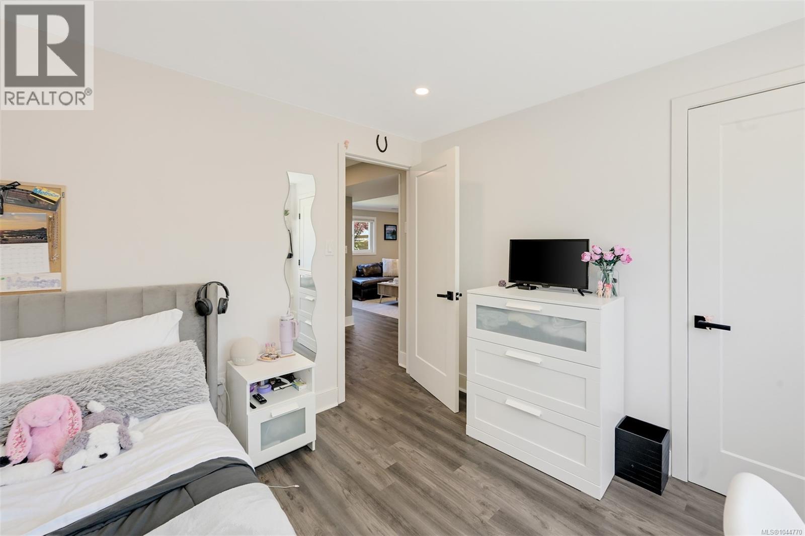  1762 Midgard Avenue, Saanich