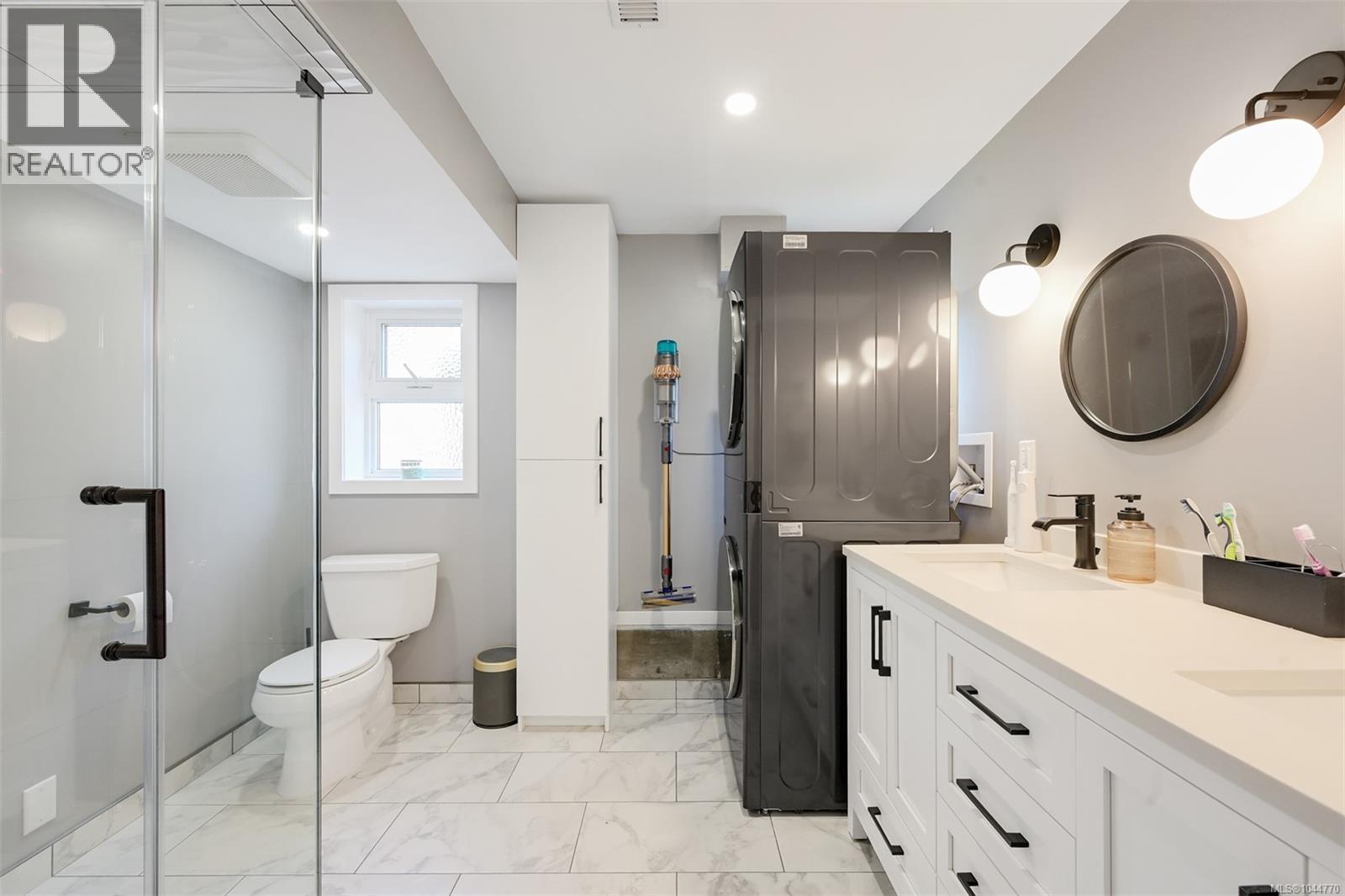  1762 Midgard Avenue, Saanich
