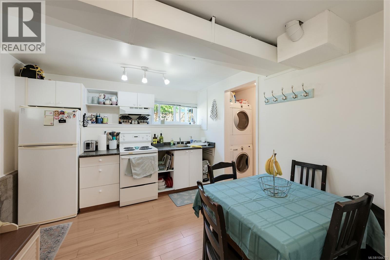  1762 Midgard Avenue, Saanich