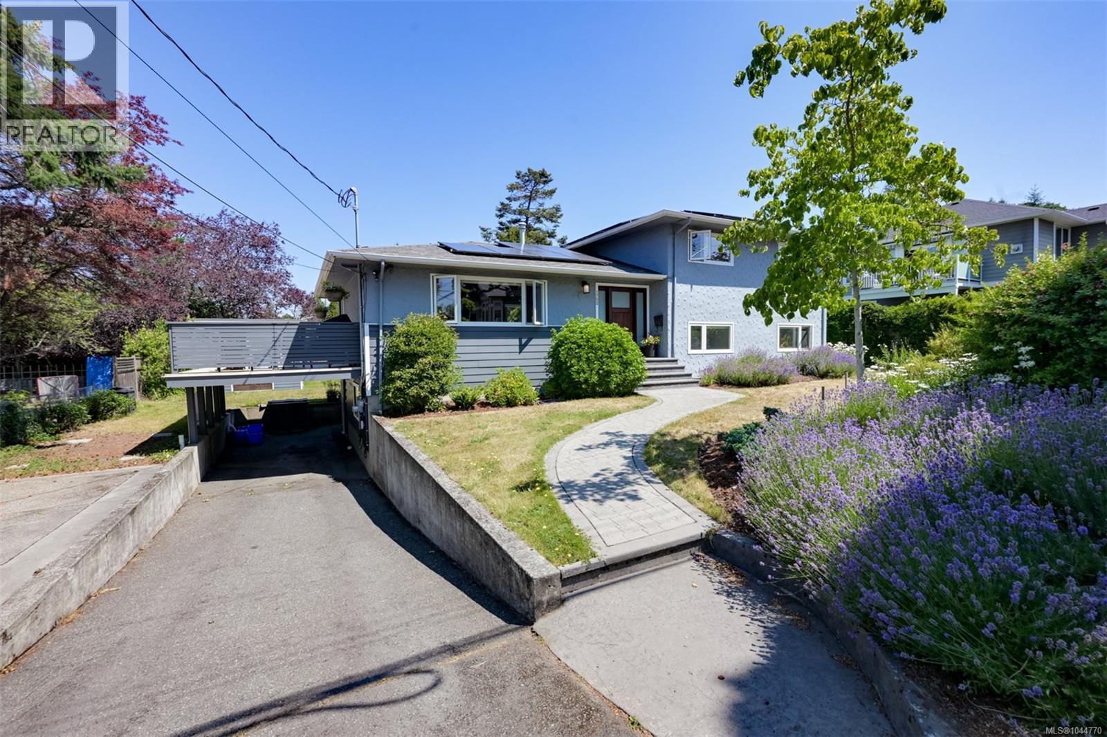  1762 Midgard Avenue, Saanich