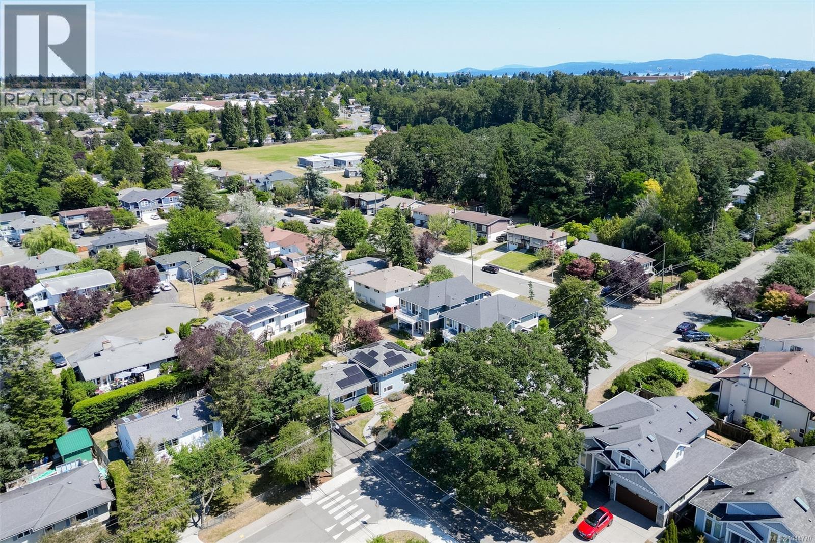  1762 Midgard Avenue, Saanich