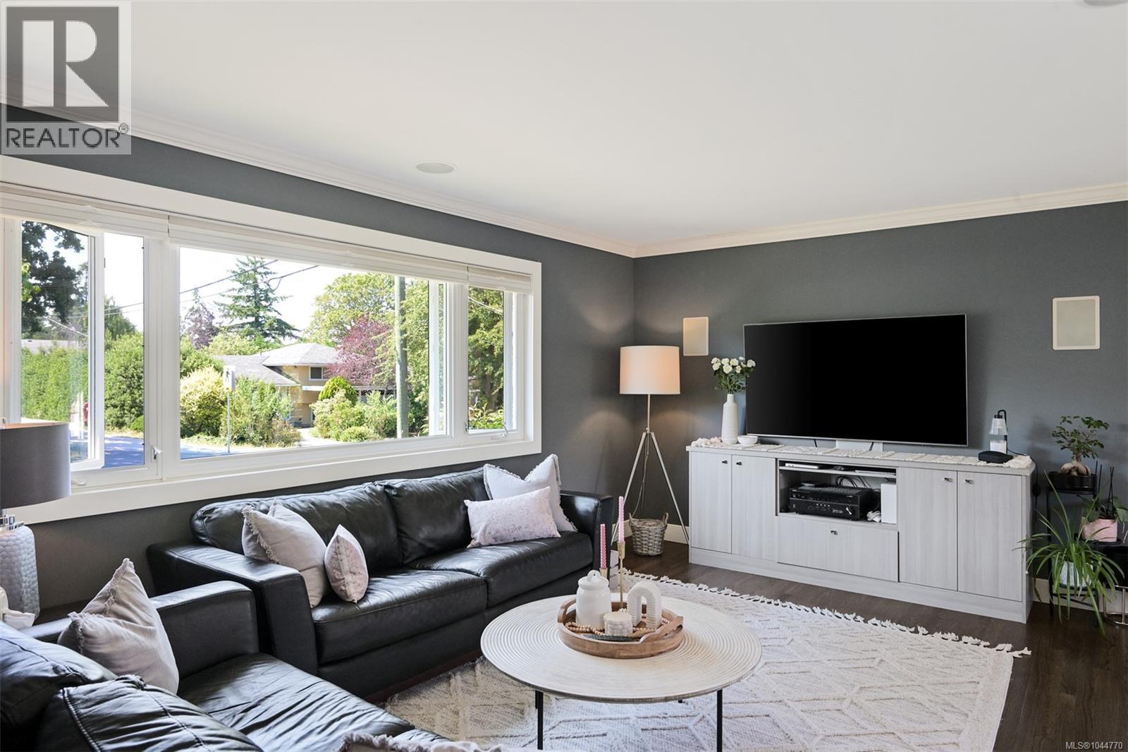  1762 Midgard Avenue, Saanich
