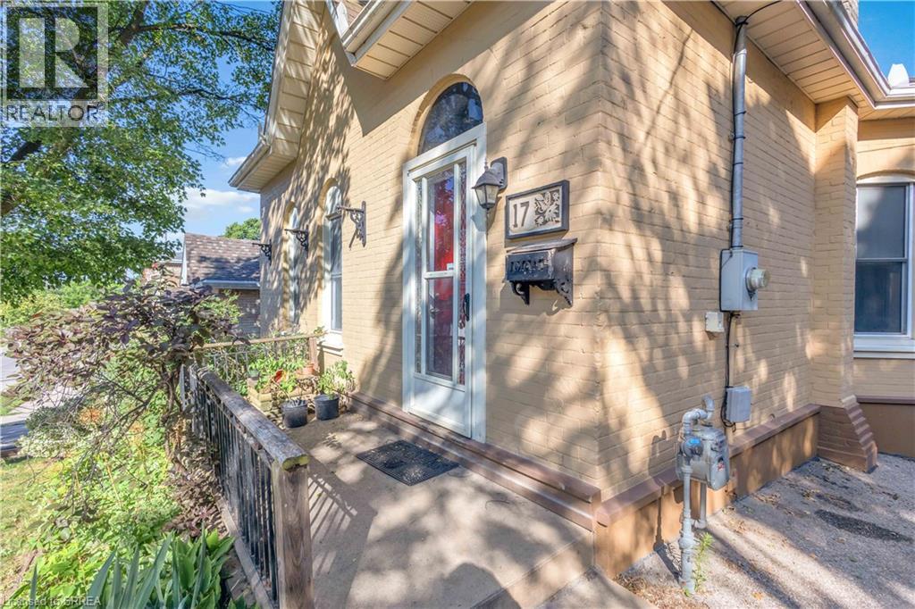 17 SCARFE Avenue - 5