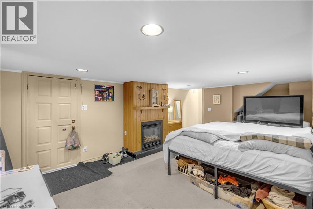 17 SCARFE Avenue - 24