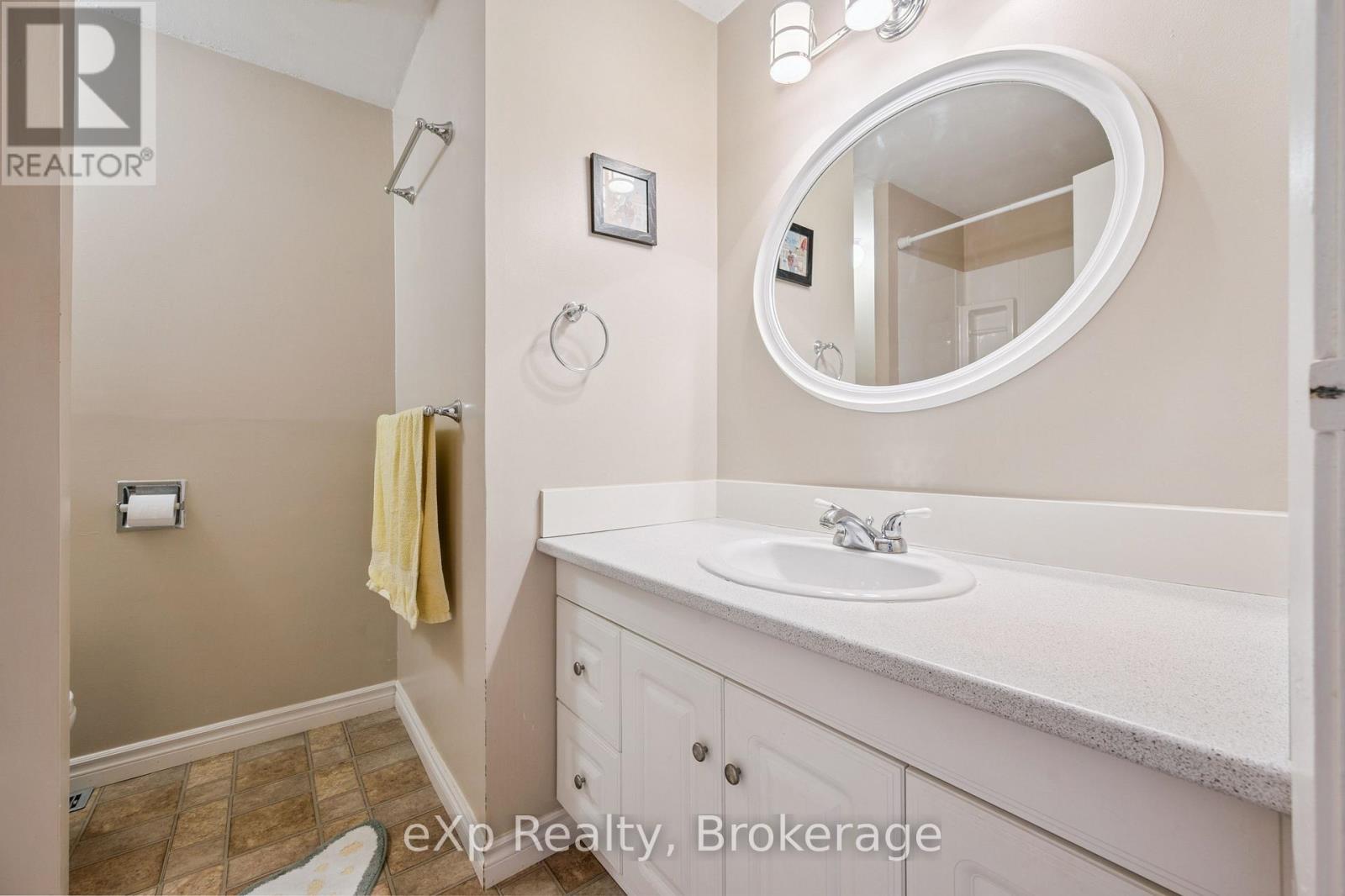 #44 40 SILVERCREEK PARKWAY N - Image 16