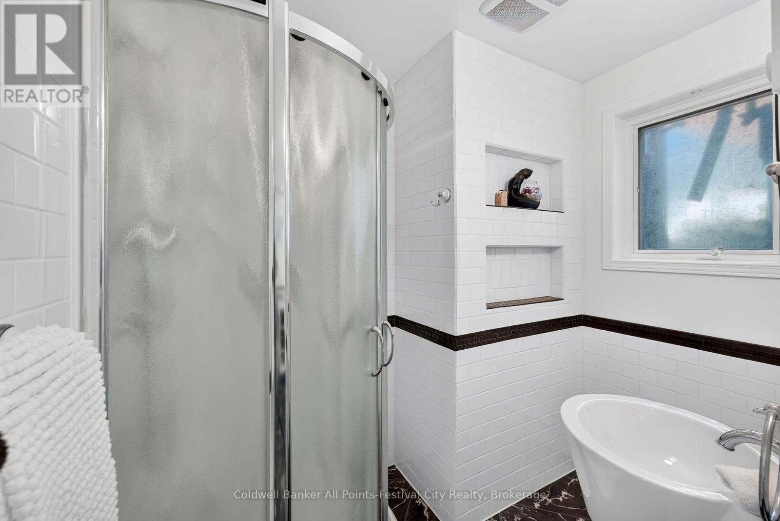 323 WARREN STREET - Image 34