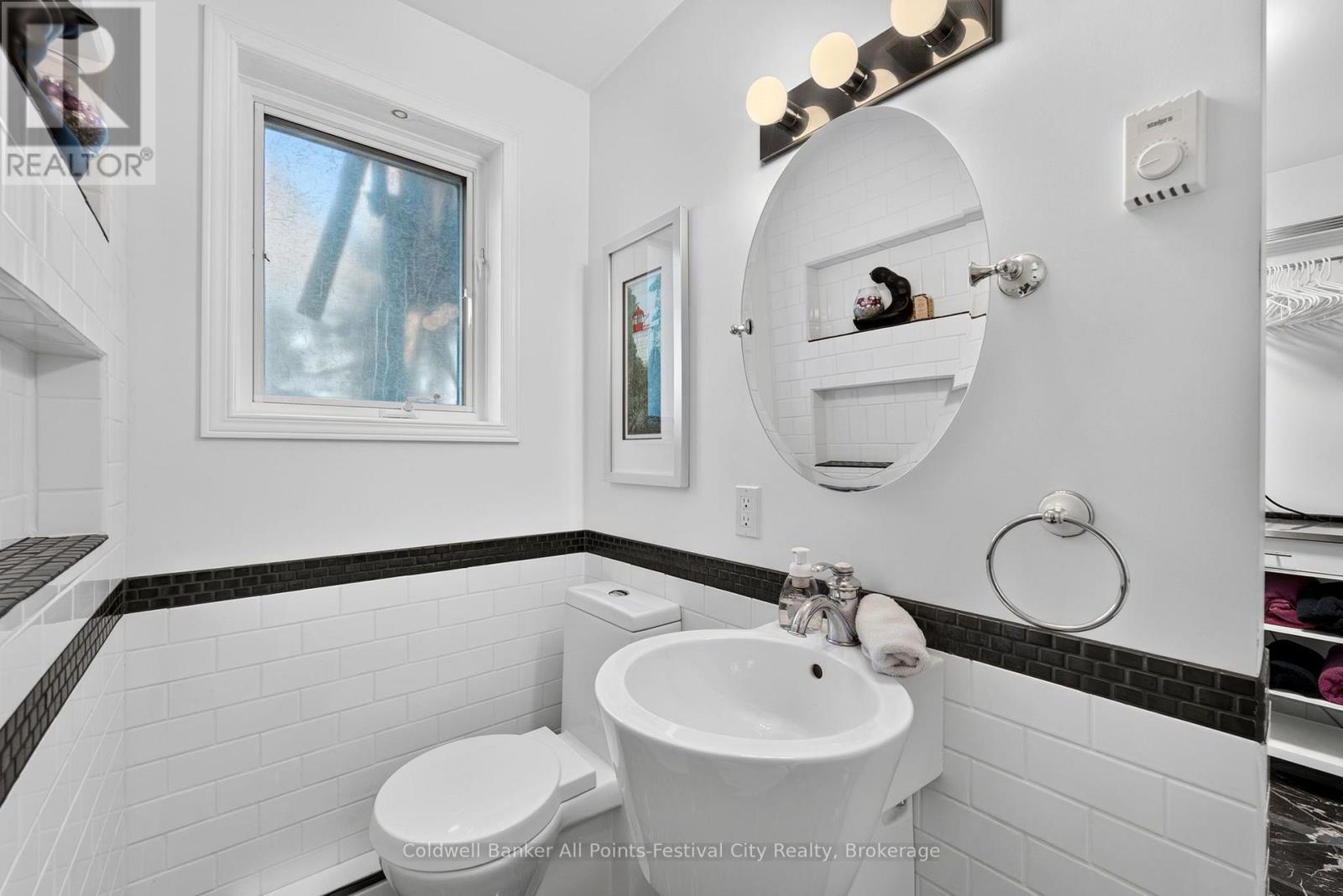 323 WARREN STREET - Image 35