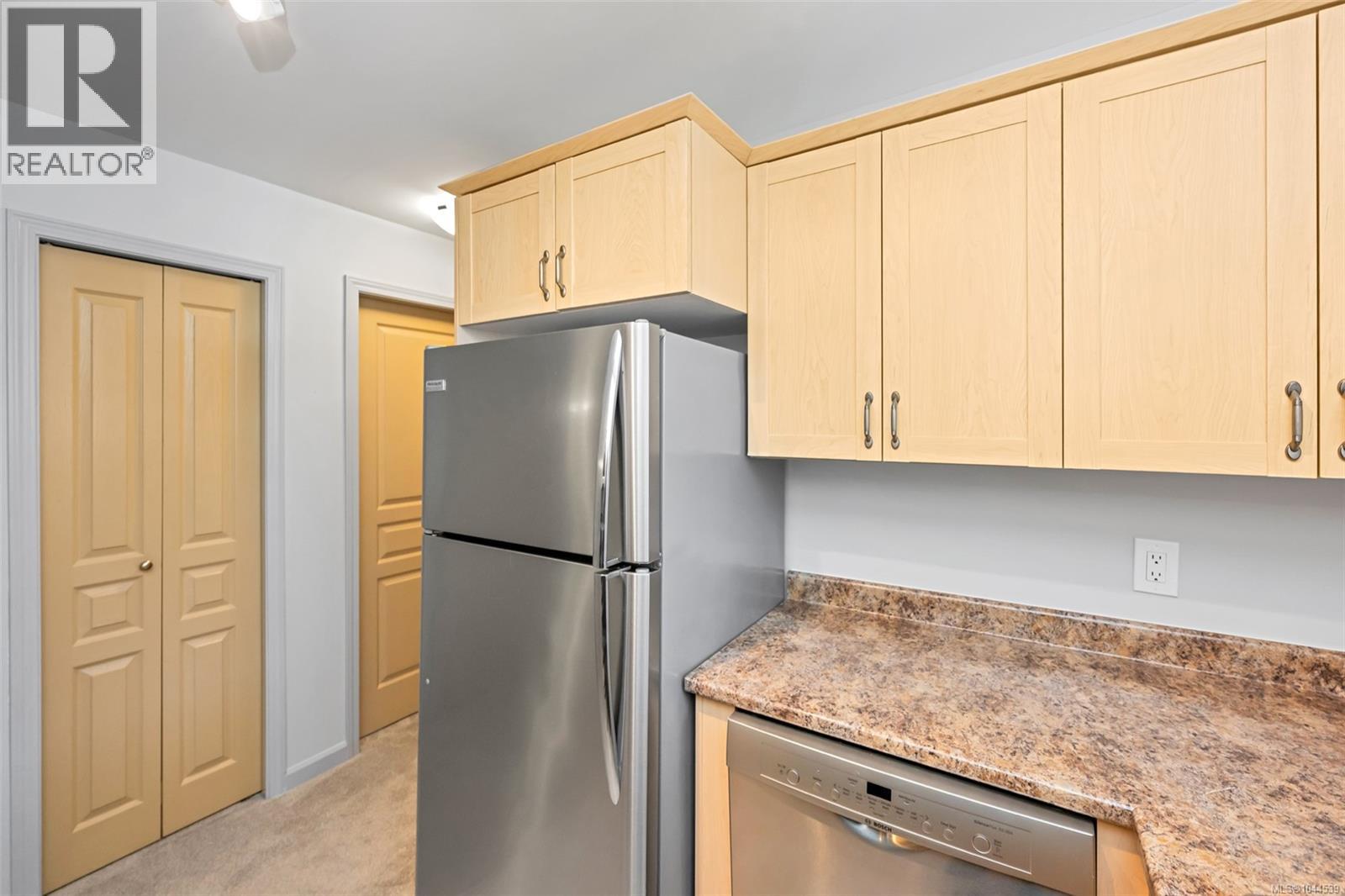 #214 655 Goldstream Ave - 14