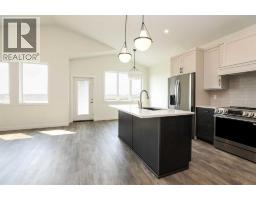 562 Malahat Green W - photo 4