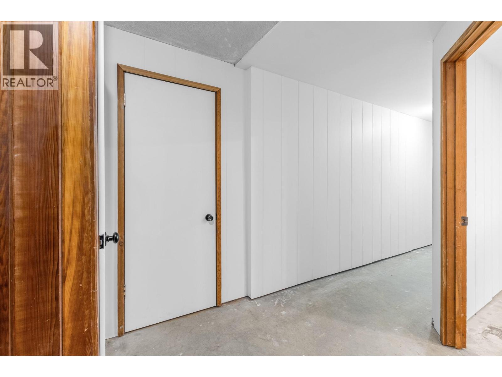  5261 Lakeshore Road Northeast, Salmon Arm