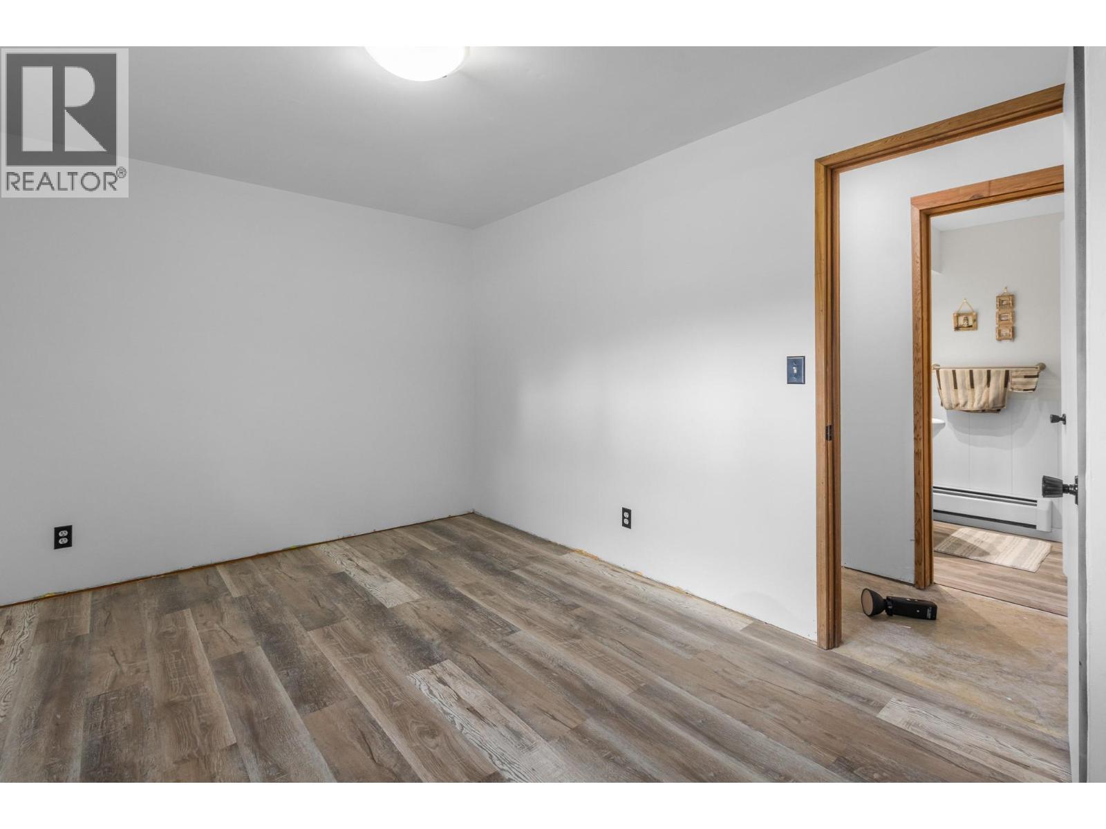  5261 Lakeshore Road Northeast, Salmon Arm