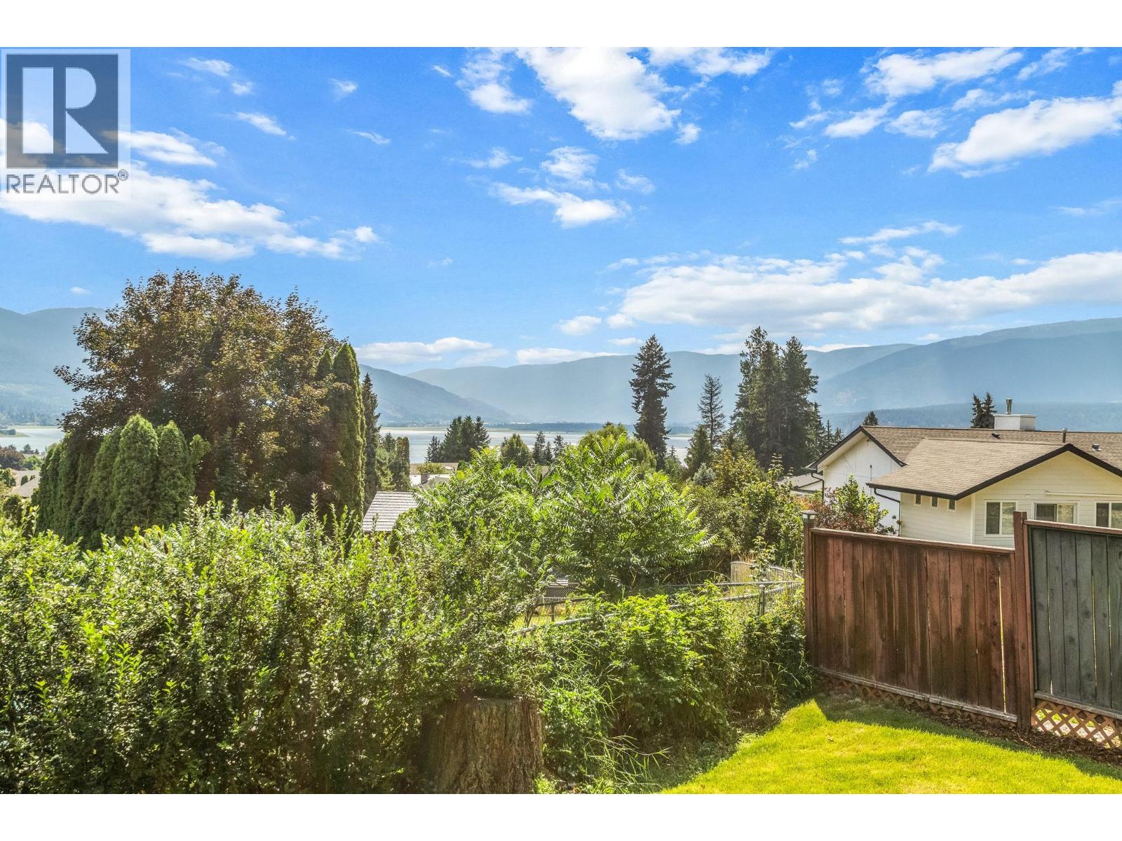 5261 Lakeshore Road Northeast, Salmon Arm