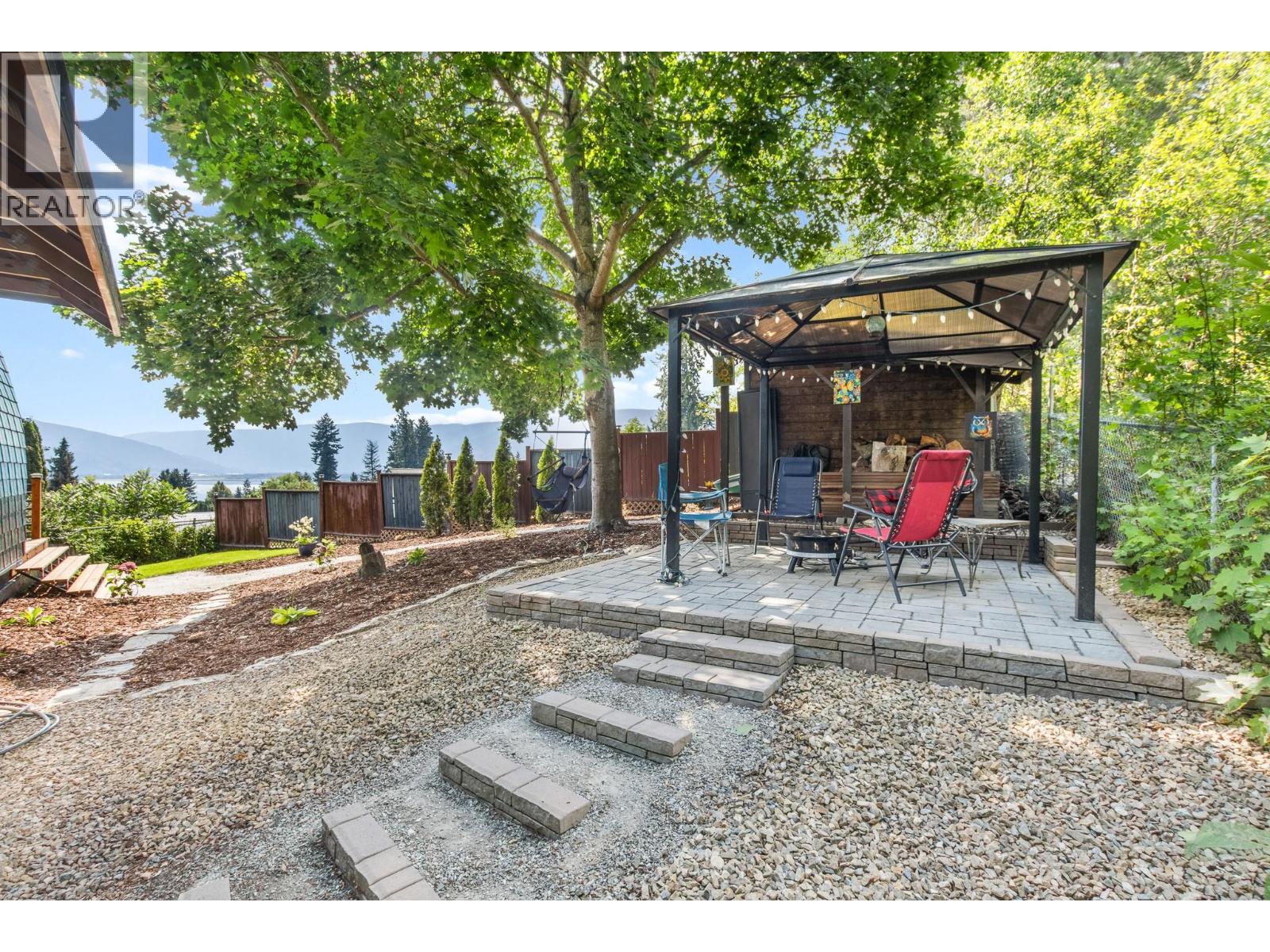  5261 Lakeshore Road Northeast, Salmon Arm