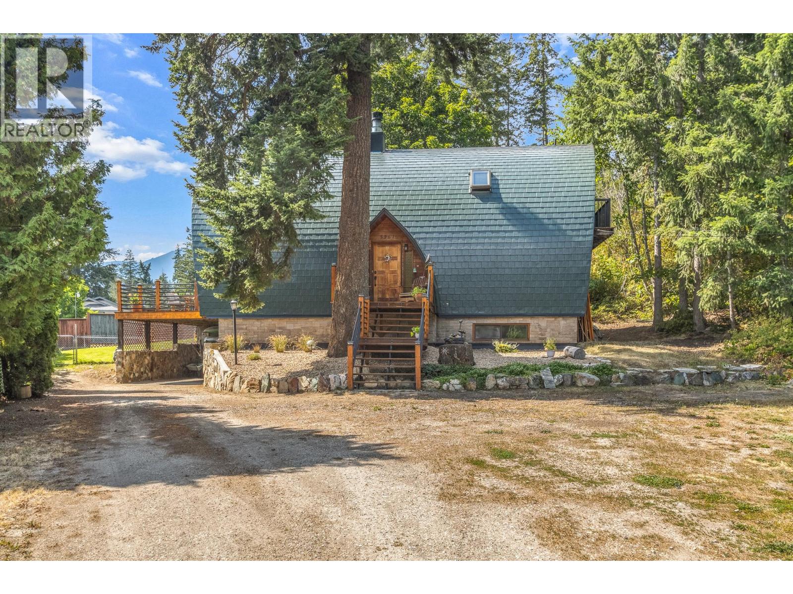 5261 Lakeshore Road Northeast, Salmon Arm