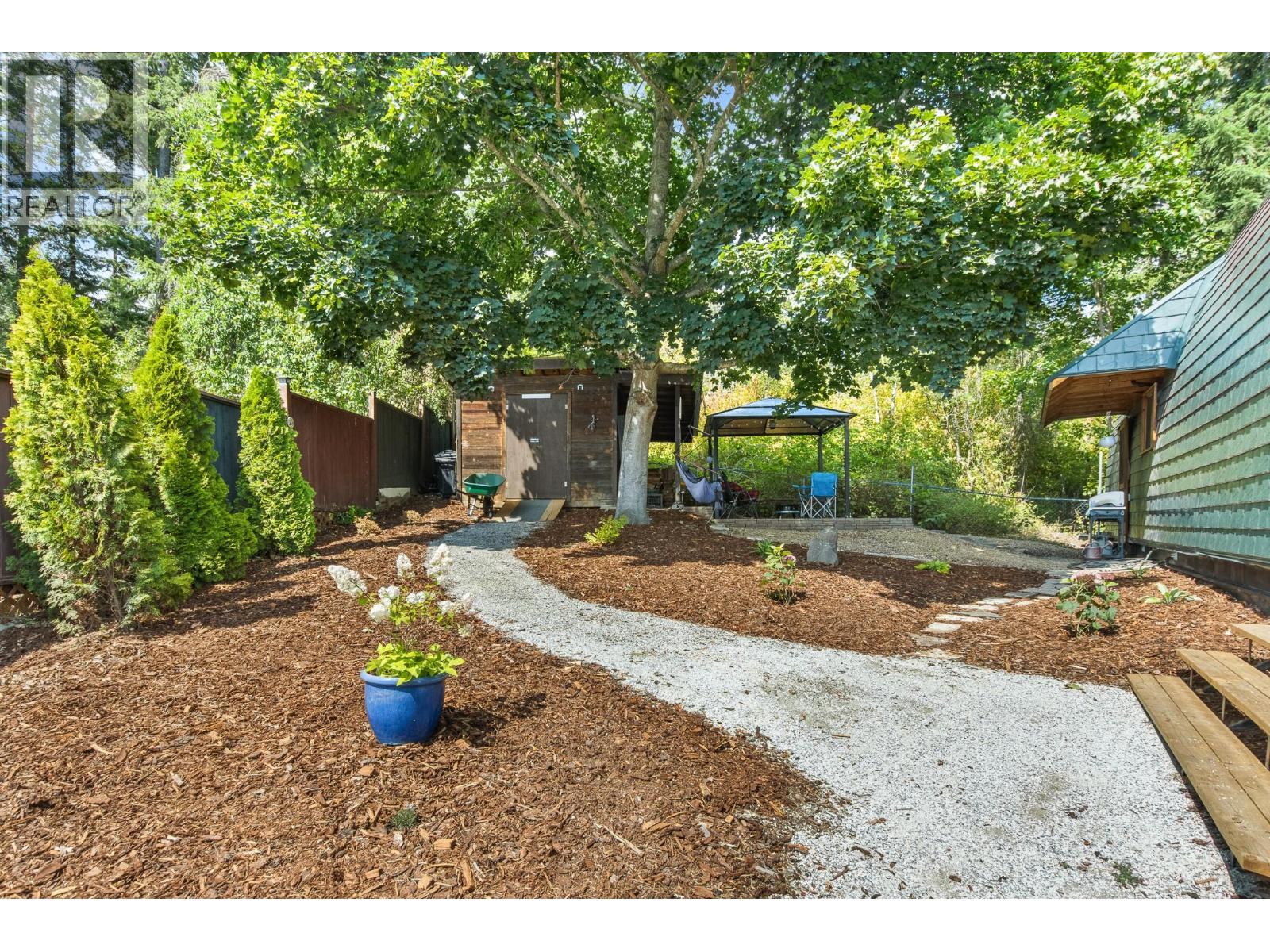  5261 Lakeshore Road Northeast, Salmon Arm