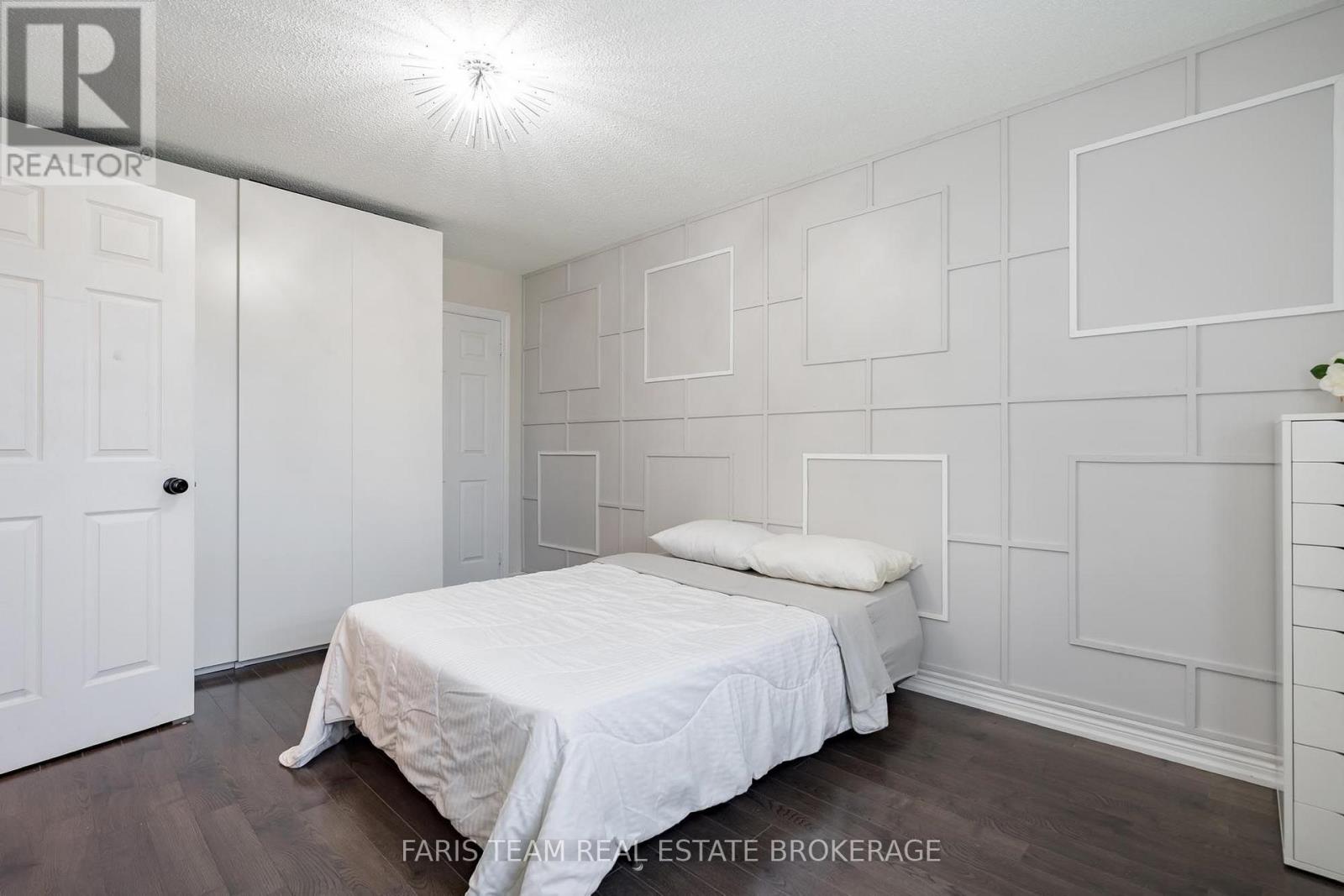503 GROVE STREET E - 25