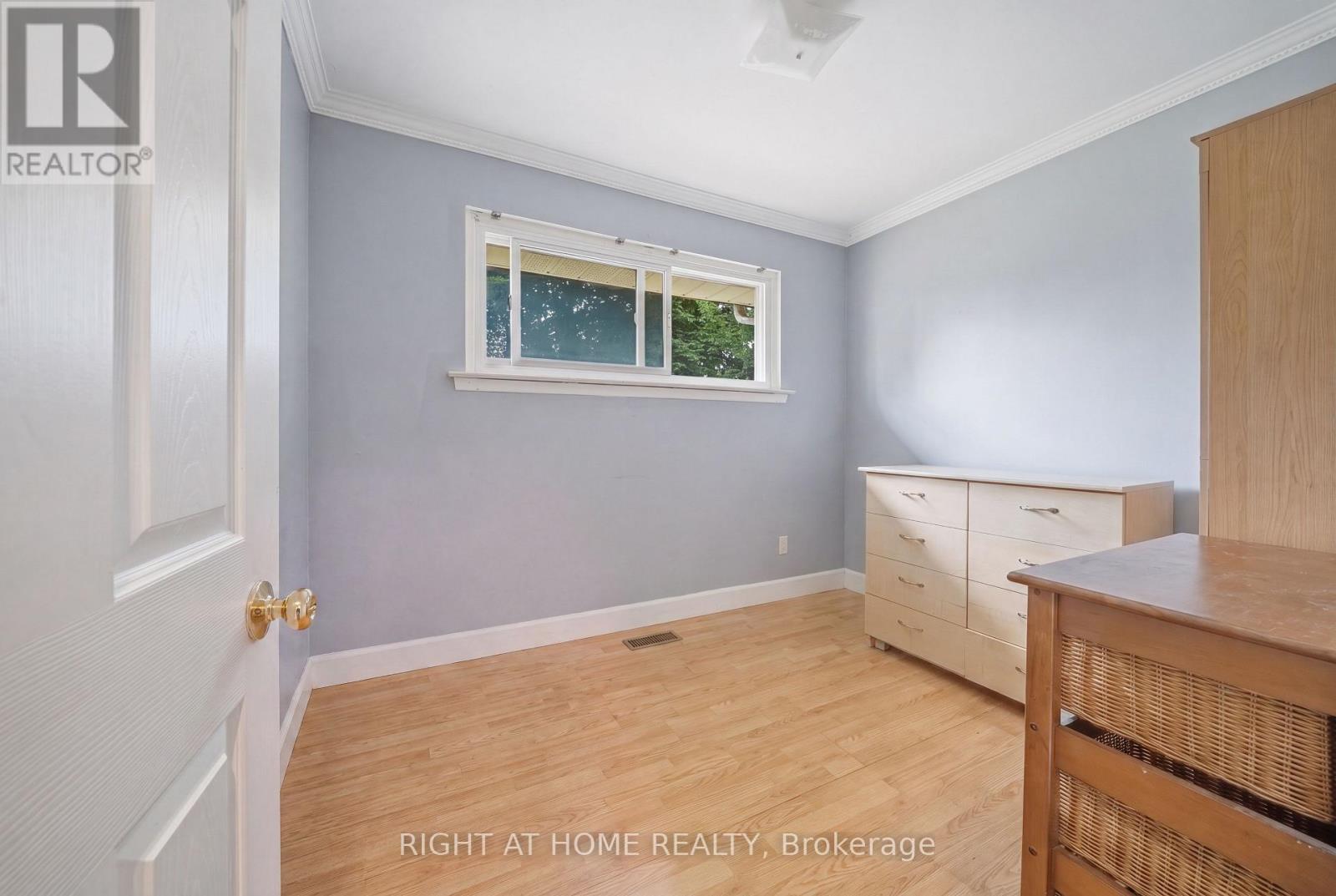 398 TENNYSON DRIVE - 23