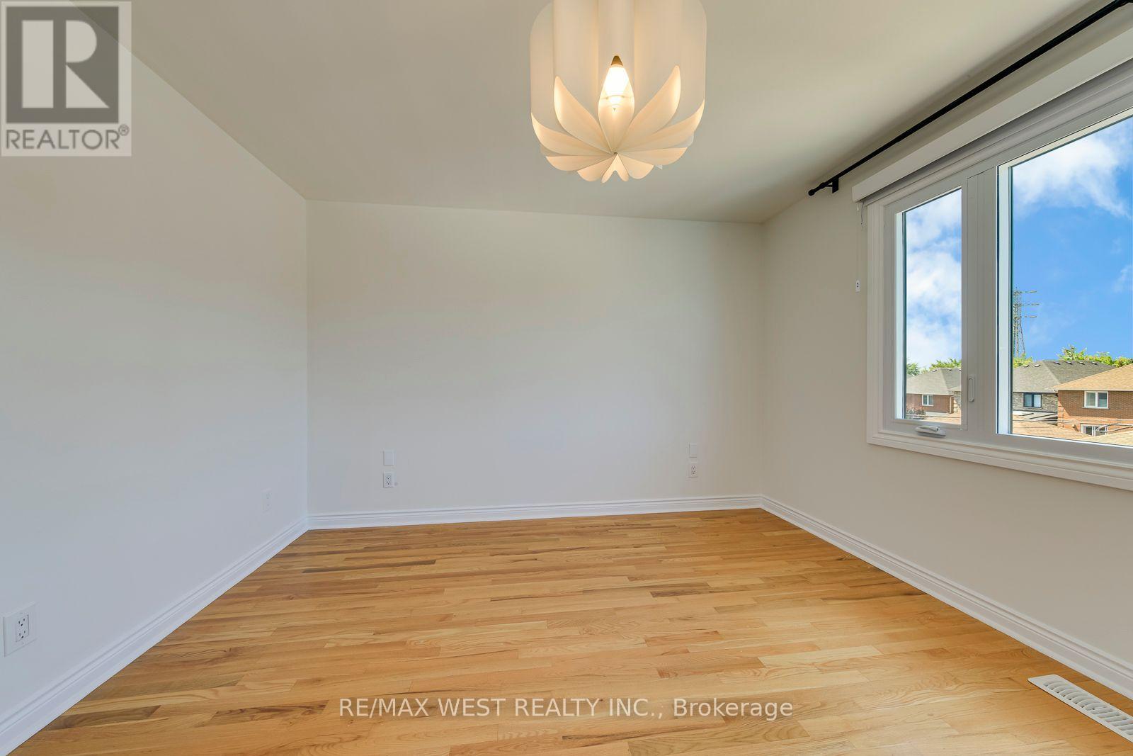 286 GILBERT AVENUE - Image 23