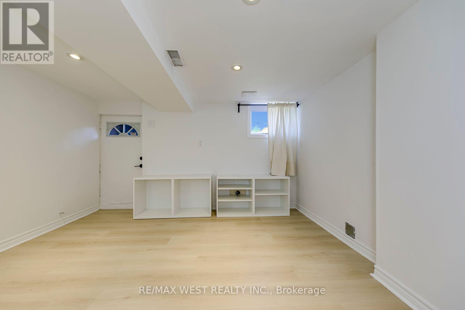 286 GILBERT AVENUE - Image 36