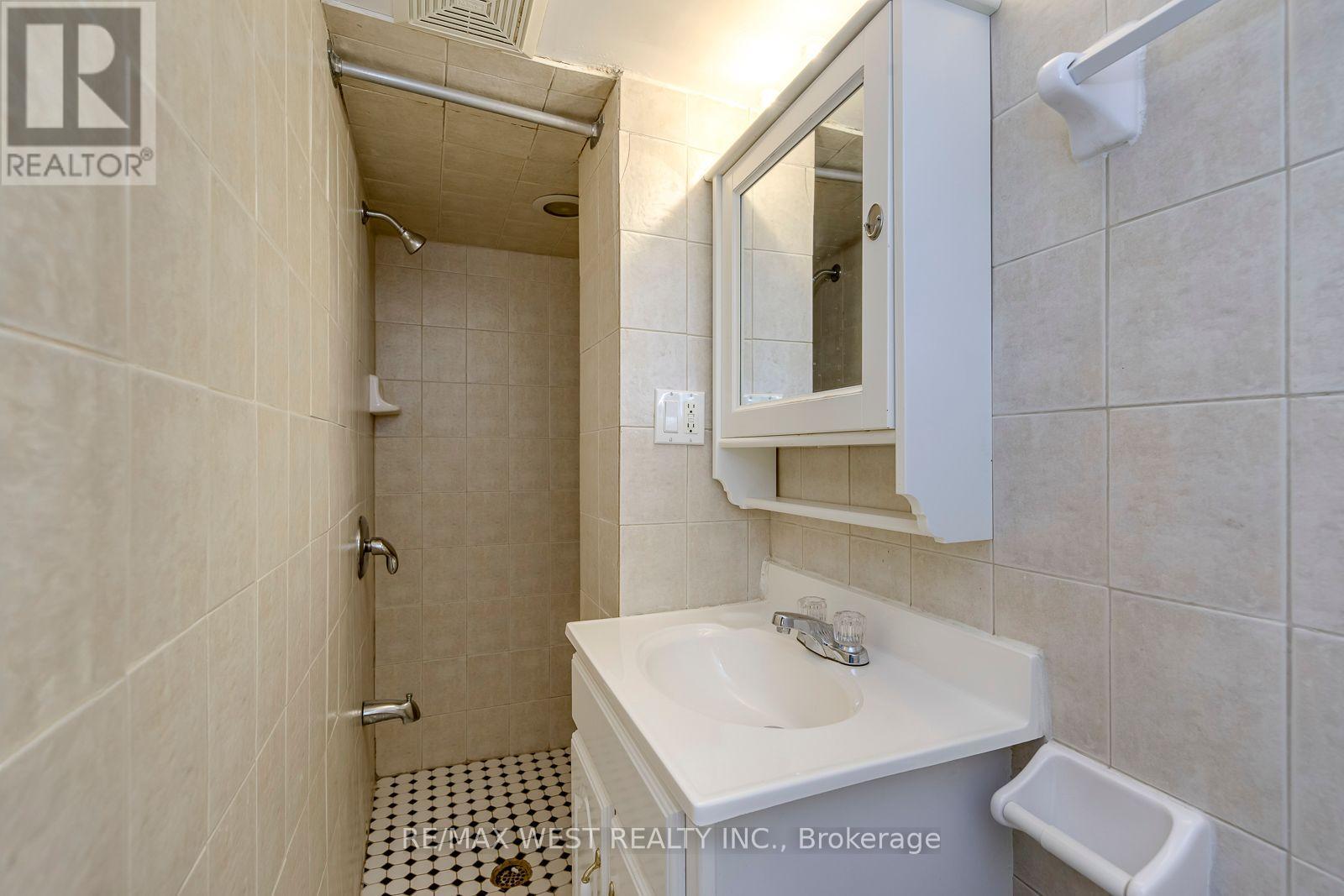 286 GILBERT AVENUE - Image 38