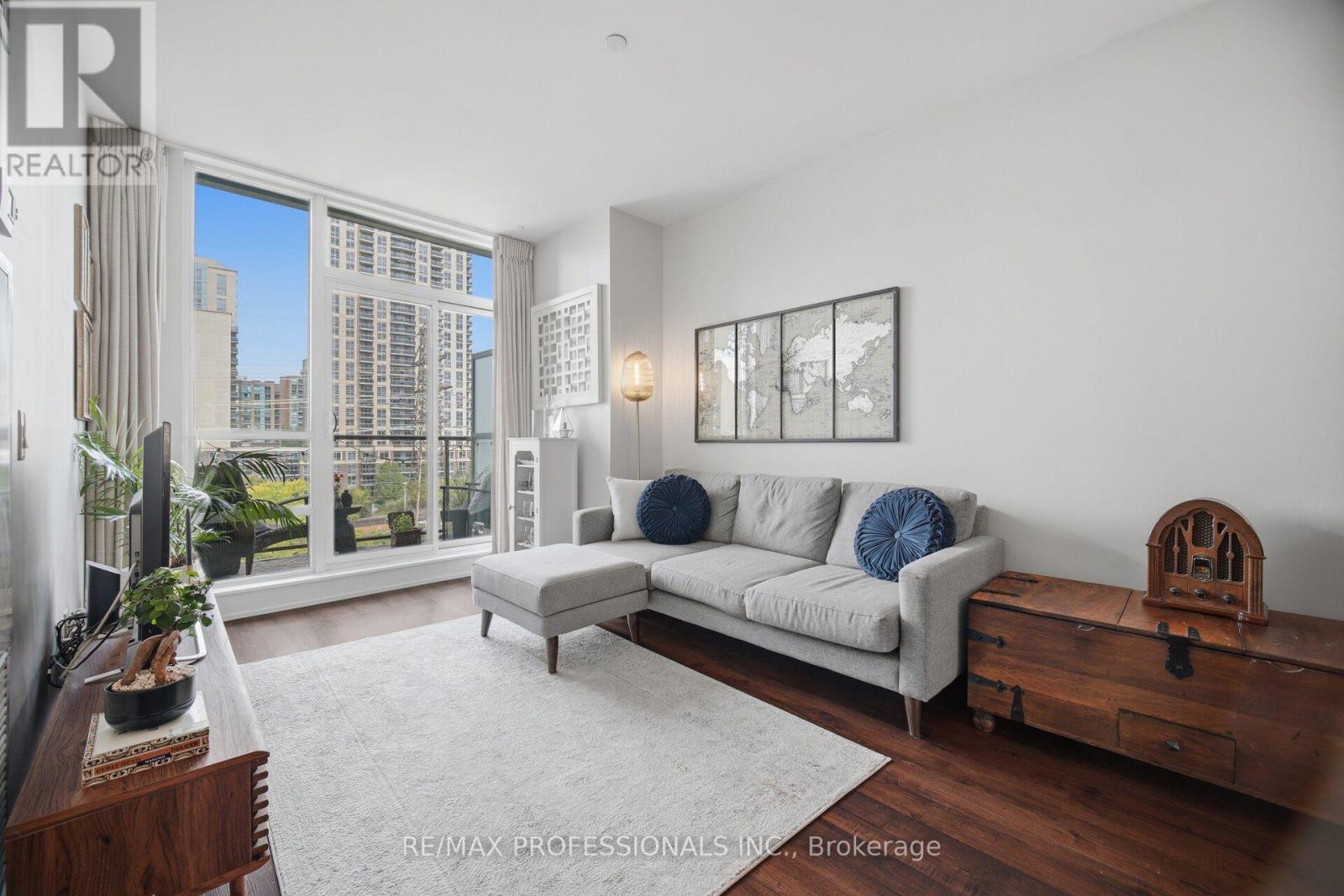 #616 8 FIELDWAY ROAD - 11