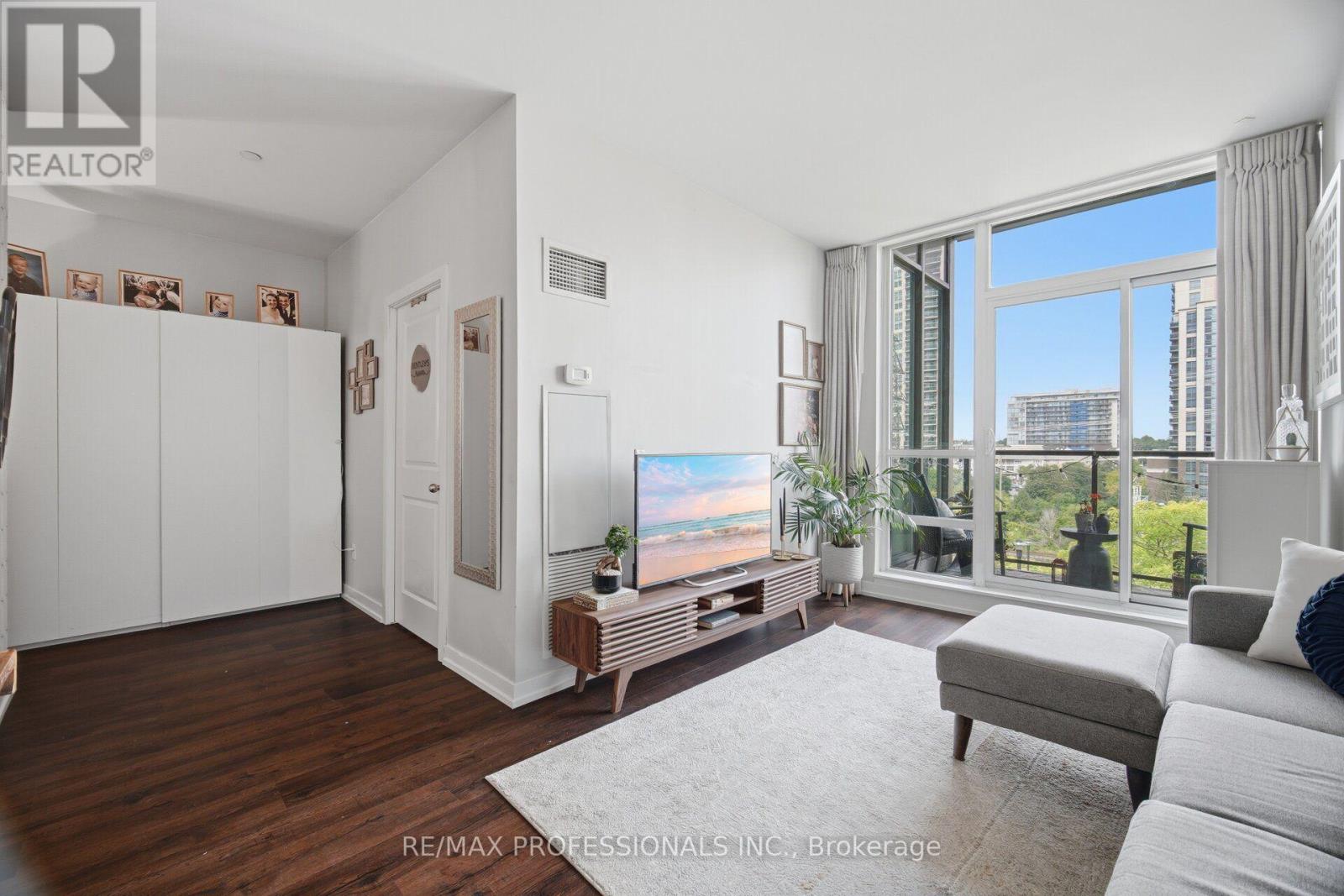 #616 8 FIELDWAY ROAD - 12