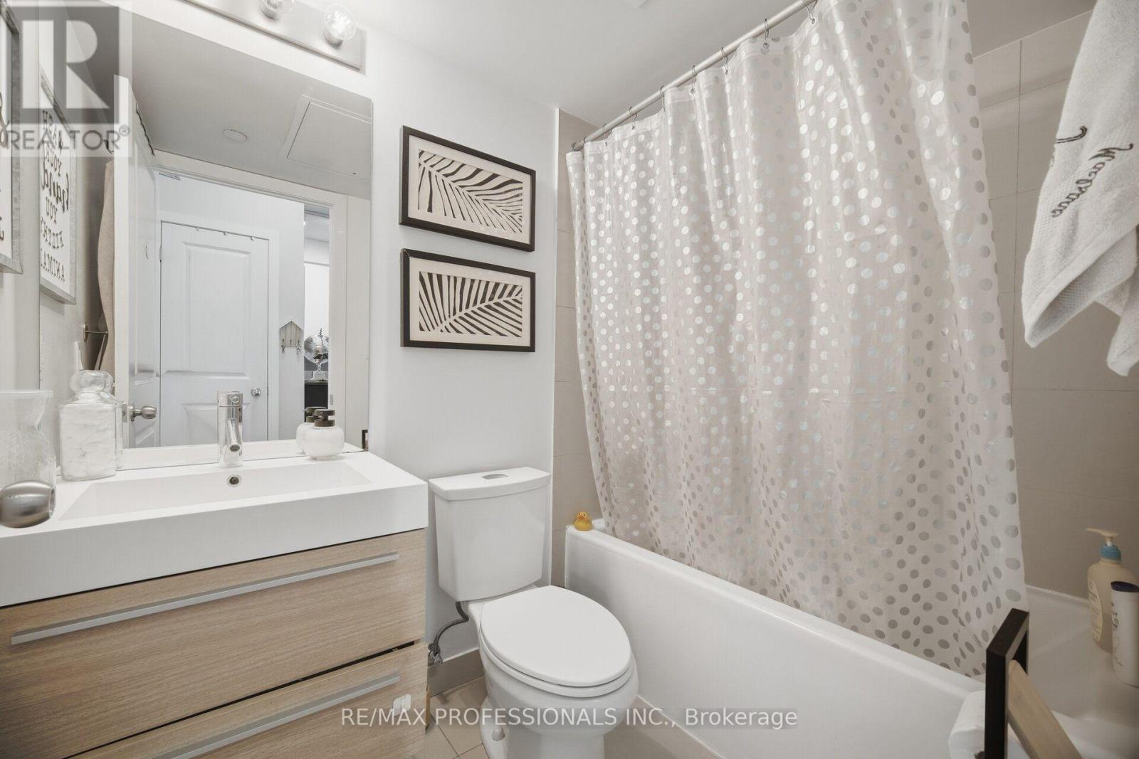 #616 8 FIELDWAY ROAD - 14