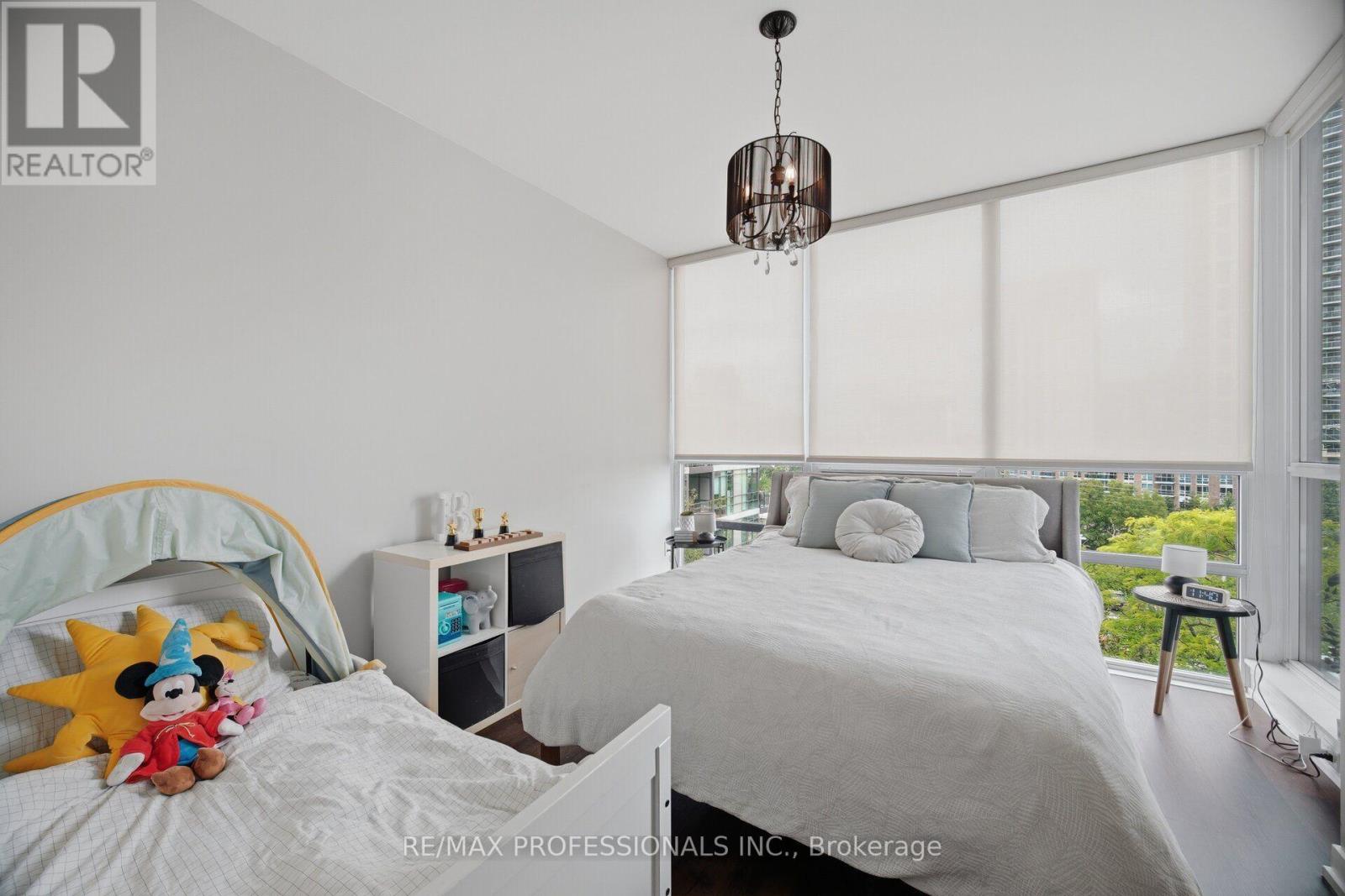 #616 8 FIELDWAY ROAD - 16