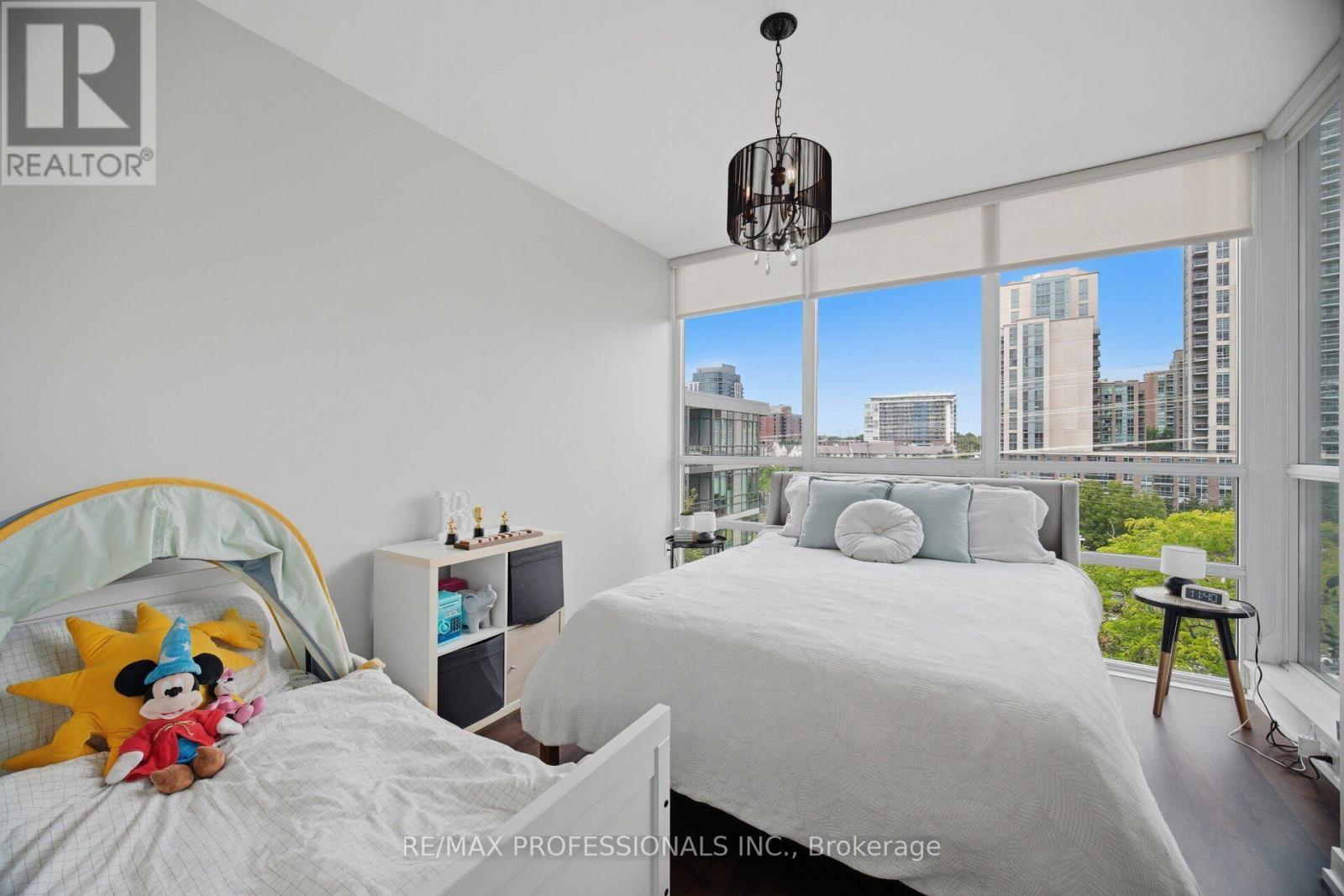 #616 8 FIELDWAY ROAD - 17