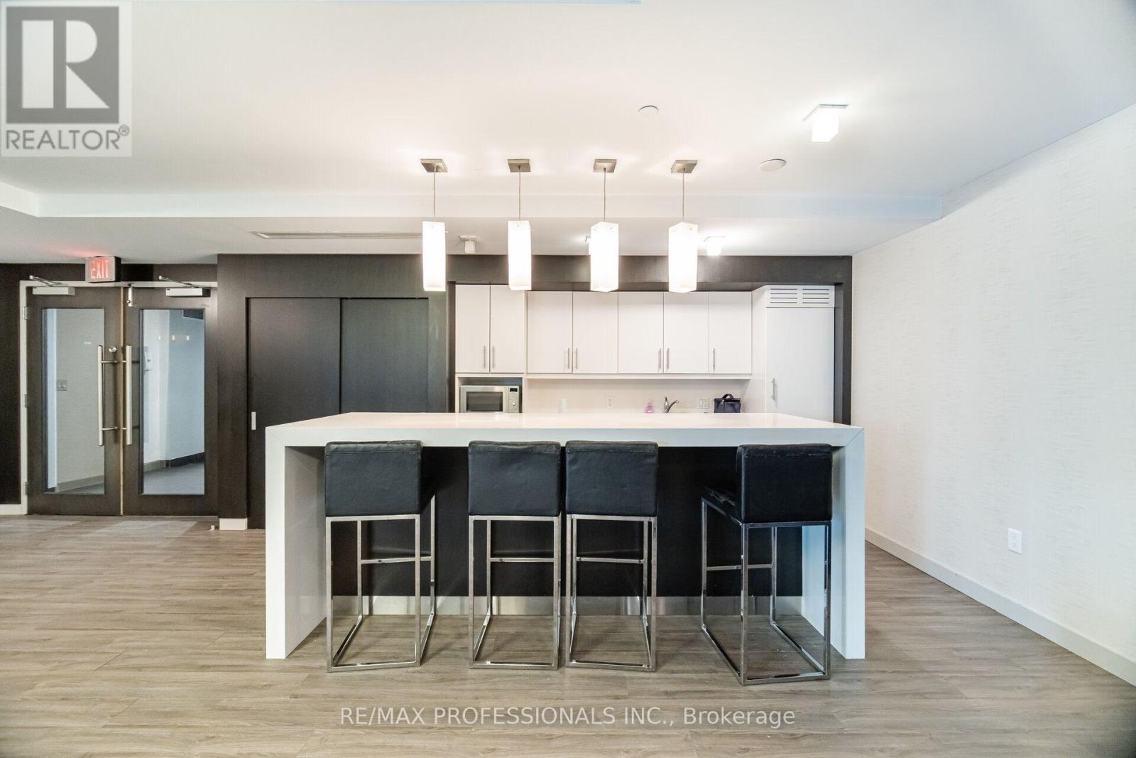 #616 8 FIELDWAY ROAD - 31