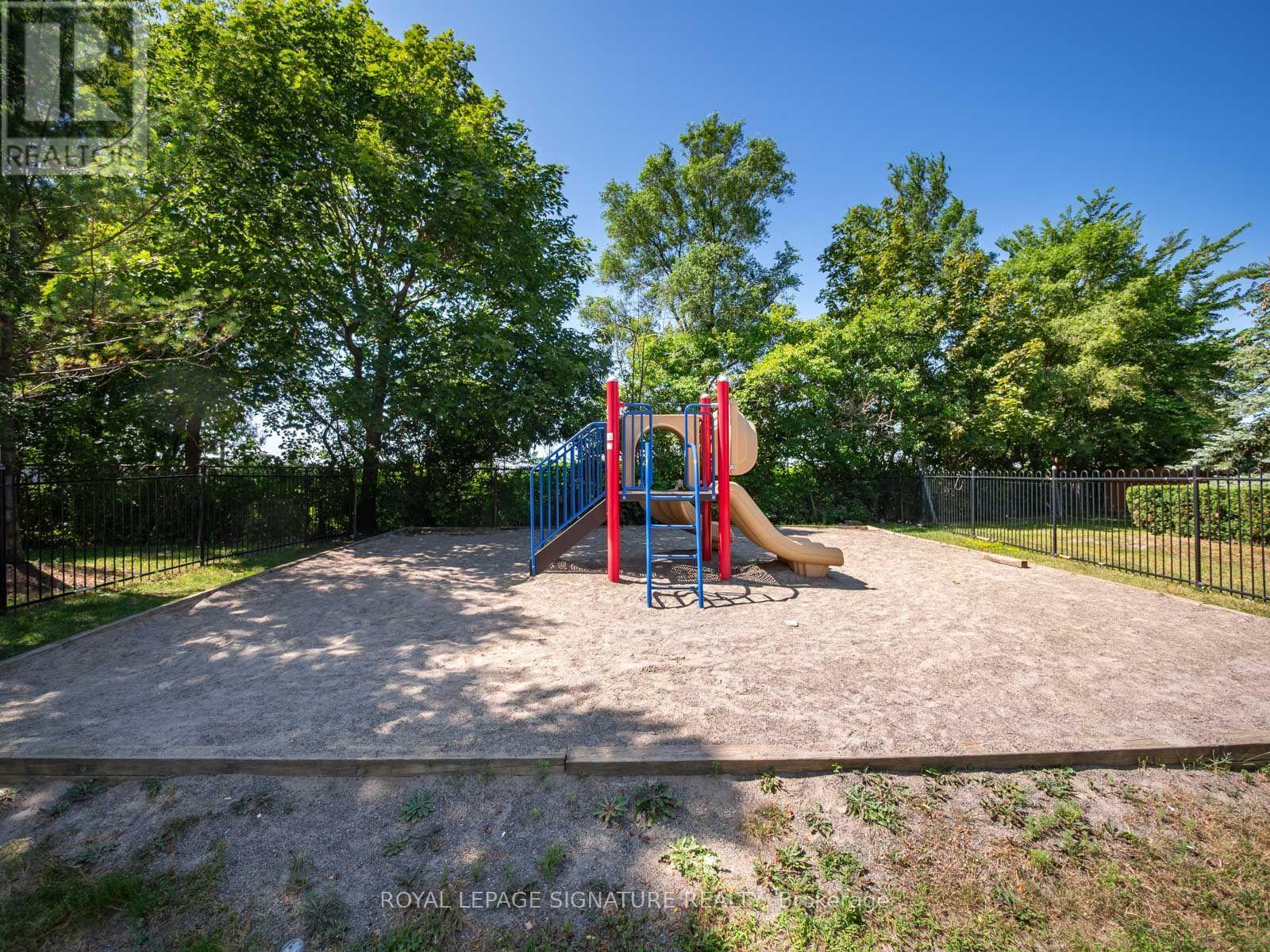 #2067 65 GEORGE APPLETON WAY - 36